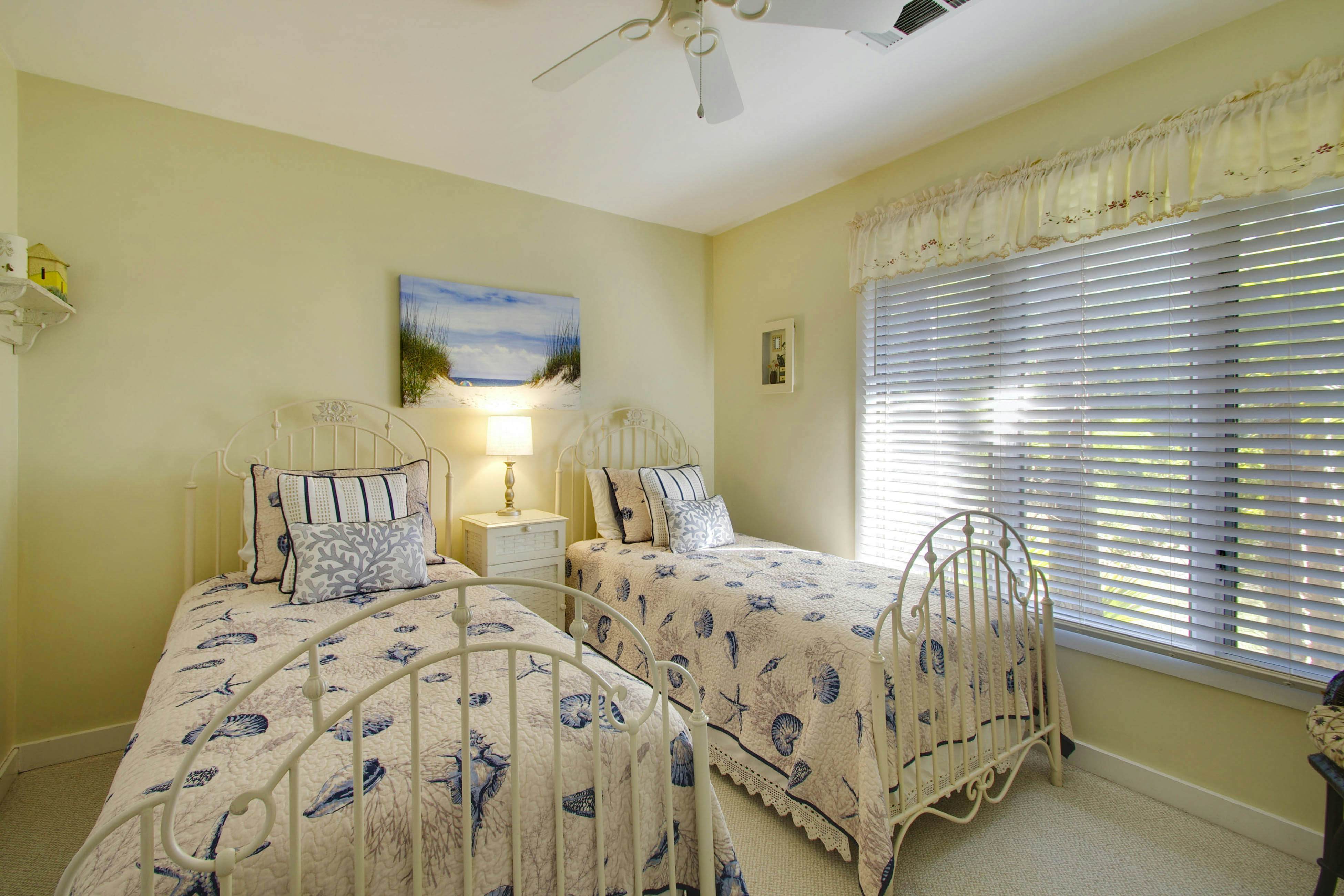 Lakeview Getaway with Shared Pool - Close to Golf Course and Attractions