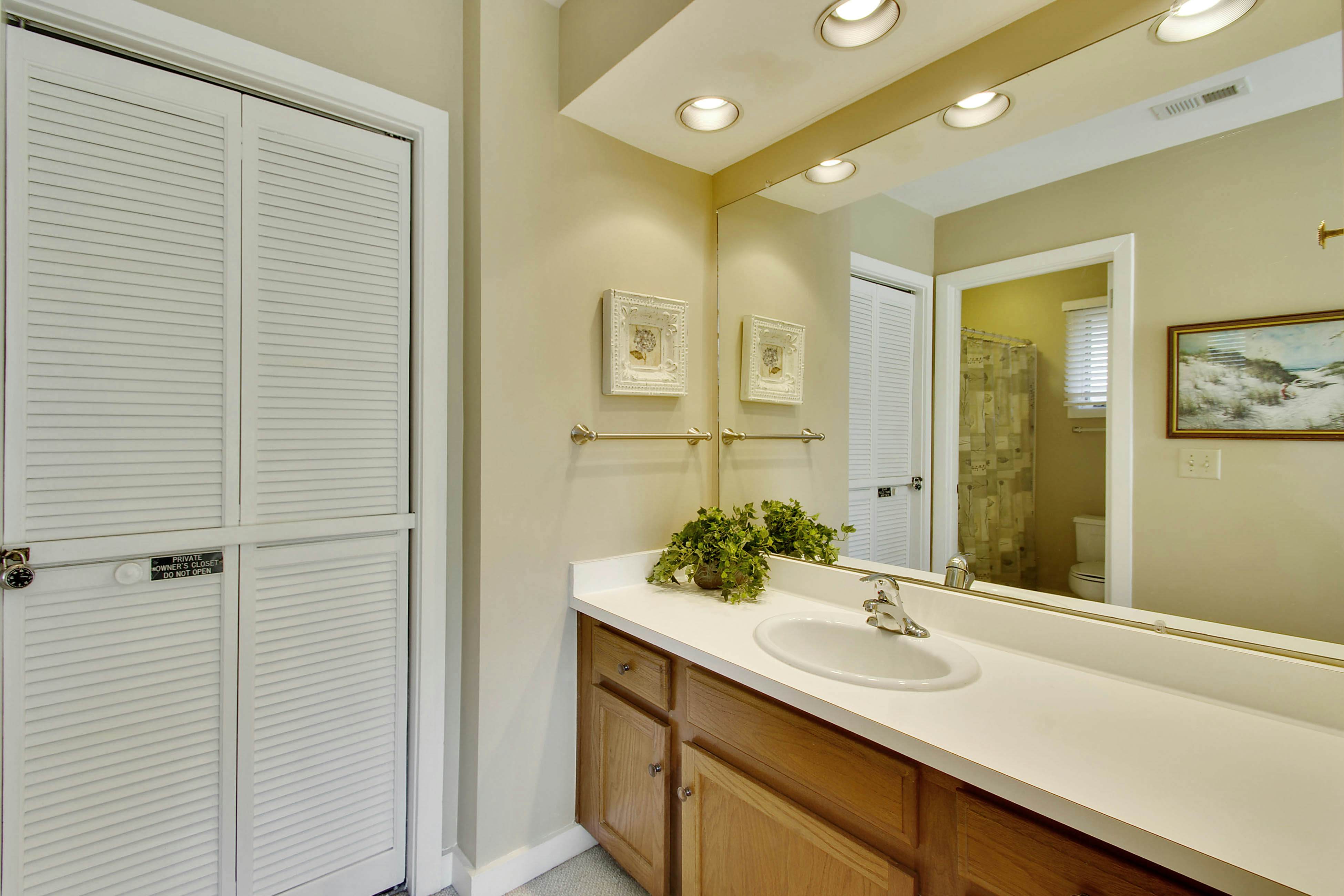 Lakeview Getaway with Shared Pool - Close to Golf Course and Attractions