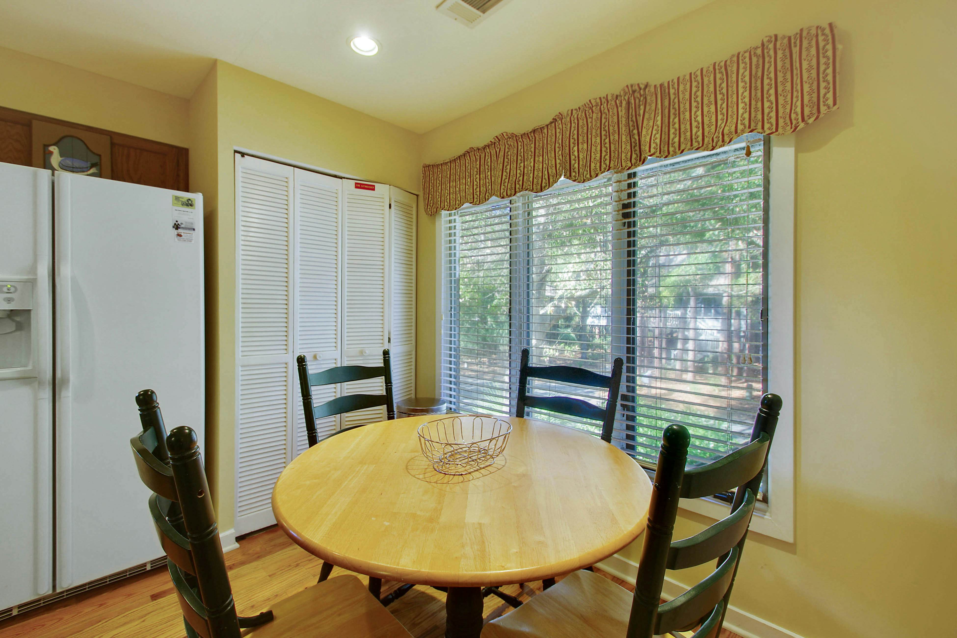 Lakeview Getaway with Shared Pool - Close to Golf Course and Attractions