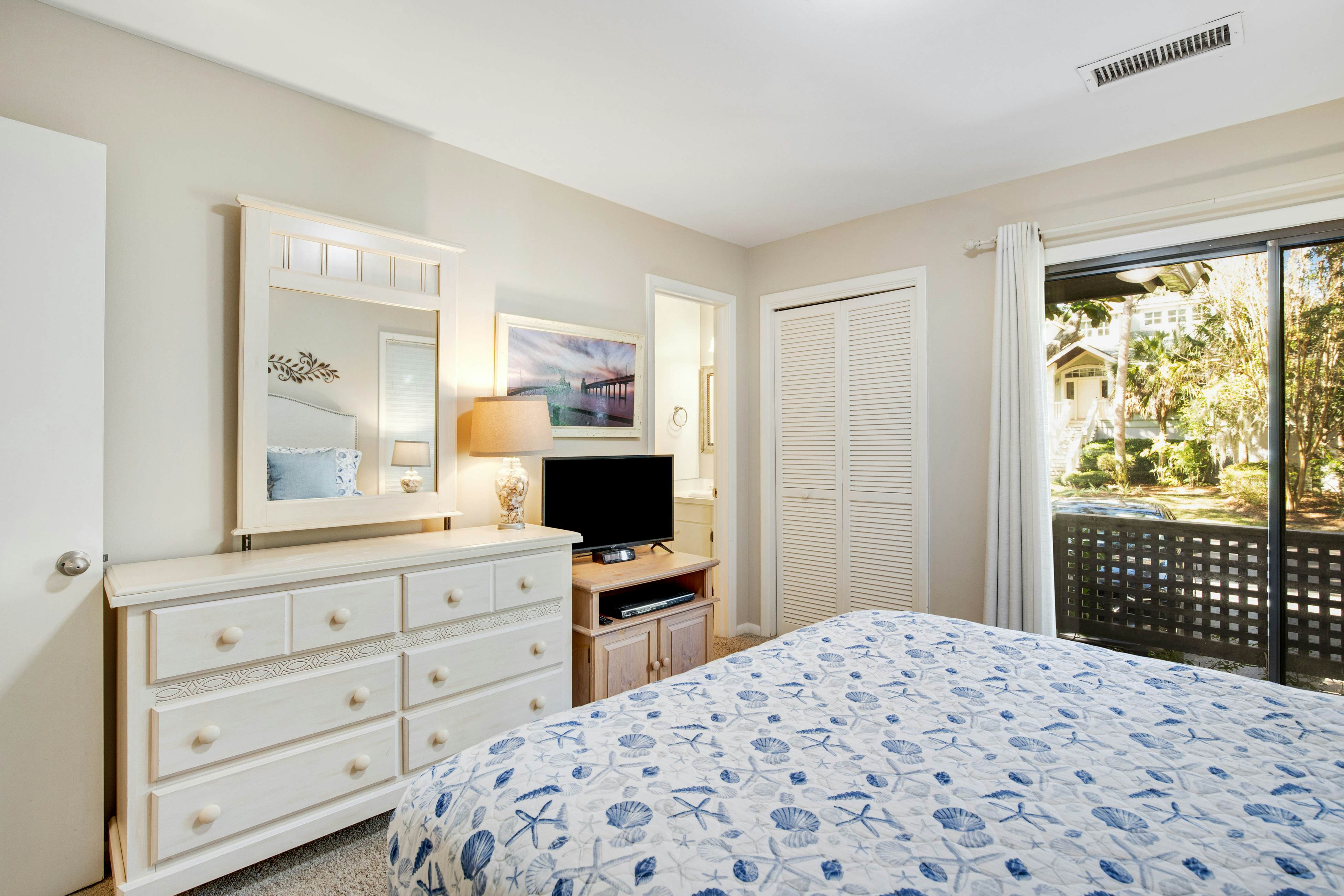 Shaded Lakeview Home with Deck & Screened Porch - Near Beach, Dogs OK