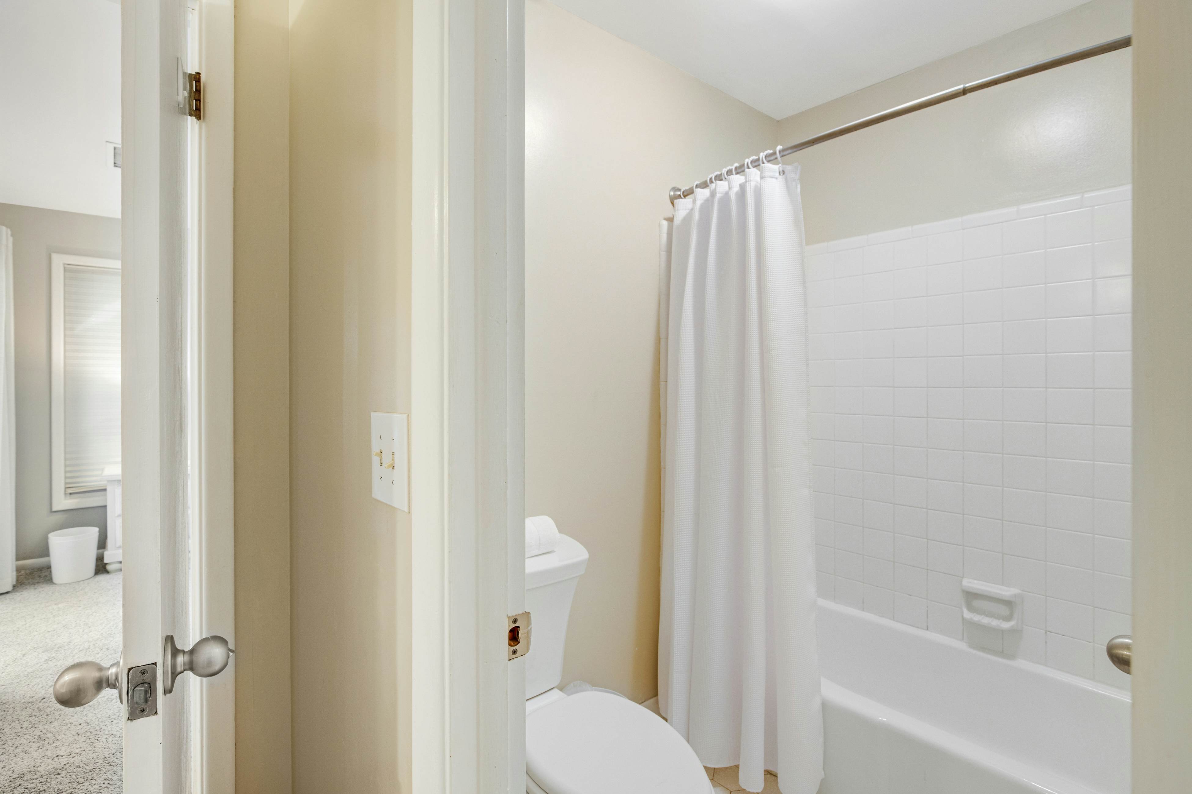 Shaded Lakeview Home with Deck & Screened Porch - Near Beach, Dogs OK