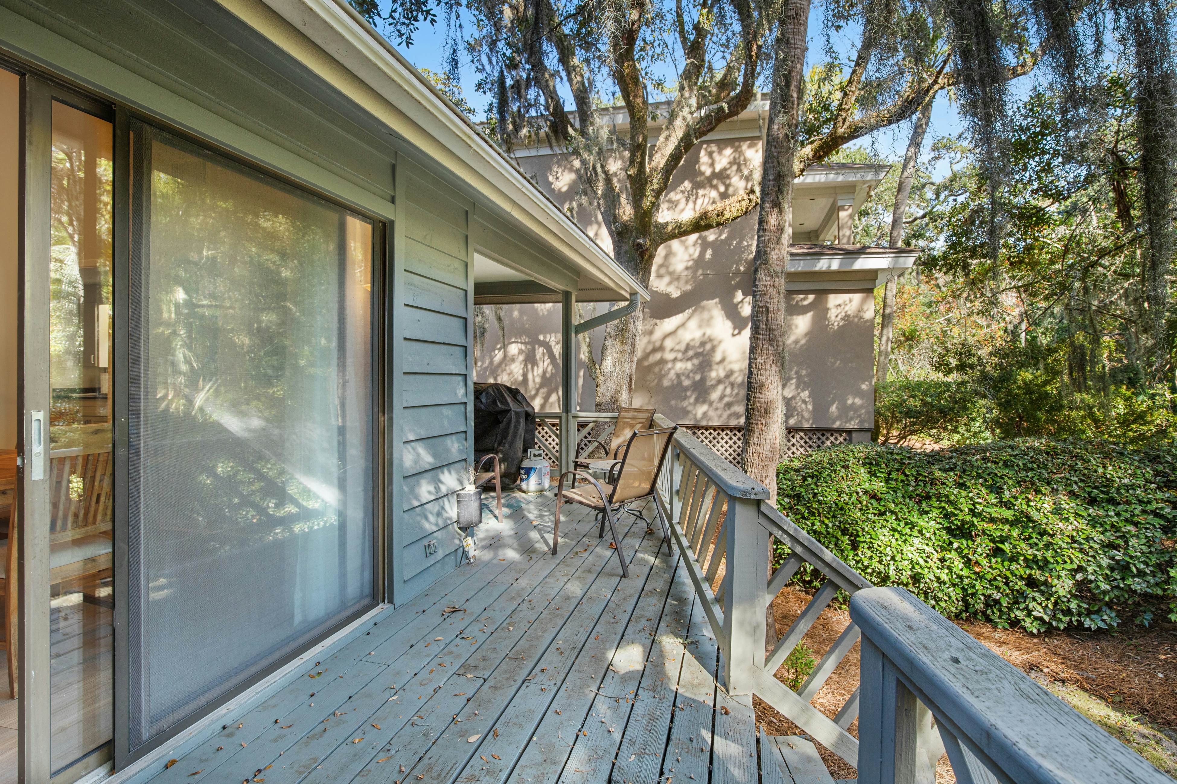 Shaded Lakeview Home with Deck & Screened Porch - Near Beach, Dogs OK
