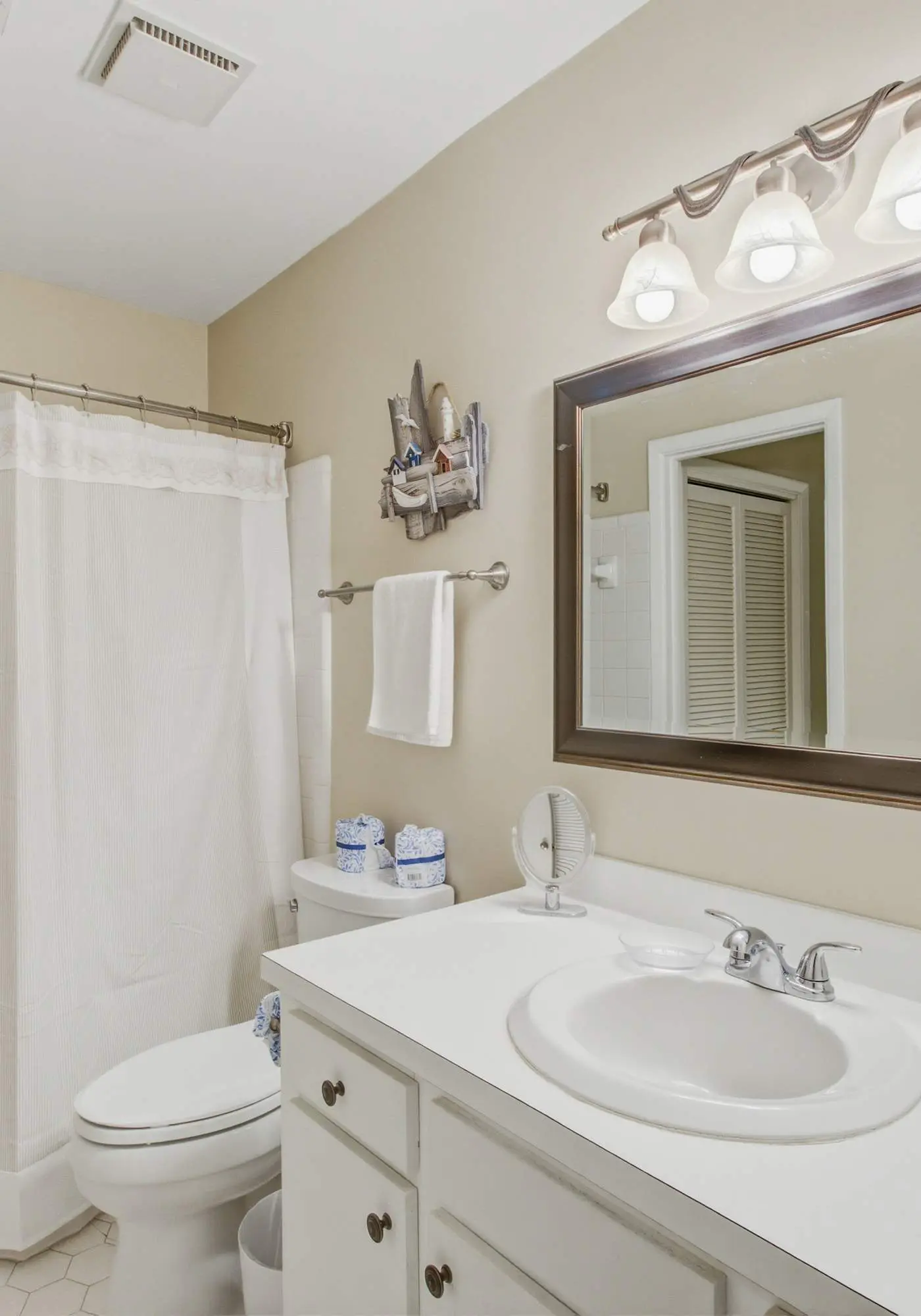 Shaded Lakeview Home with Deck & Screened Porch - Near Beach, Dogs OK