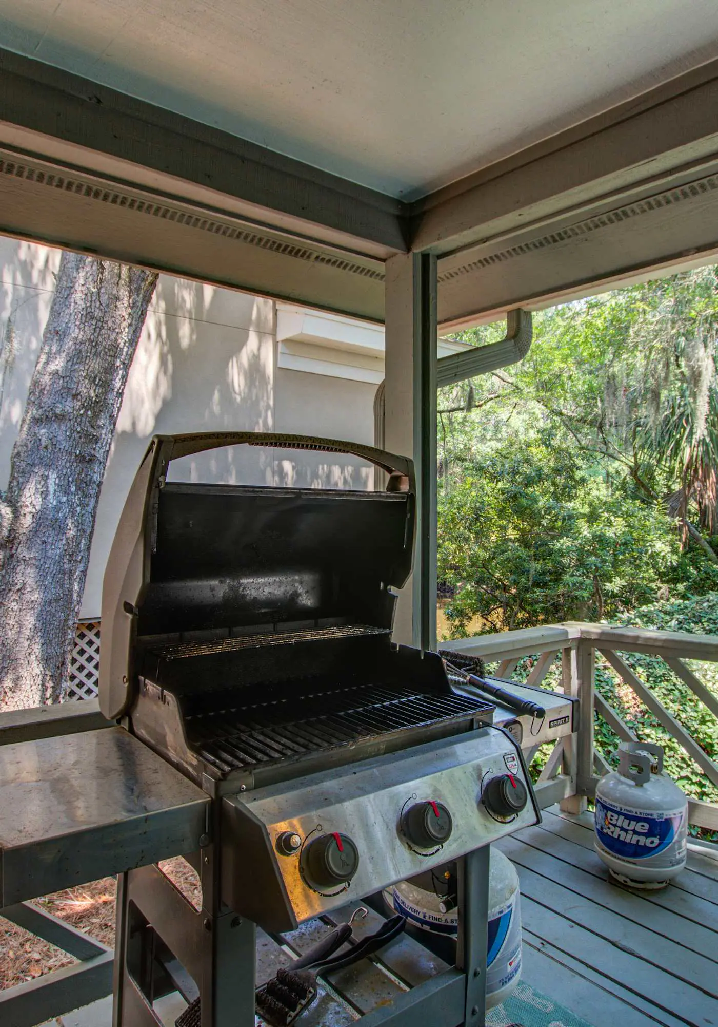 Shaded Lakeview Home with Deck & Screened Porch - Near Beach, Dogs OK