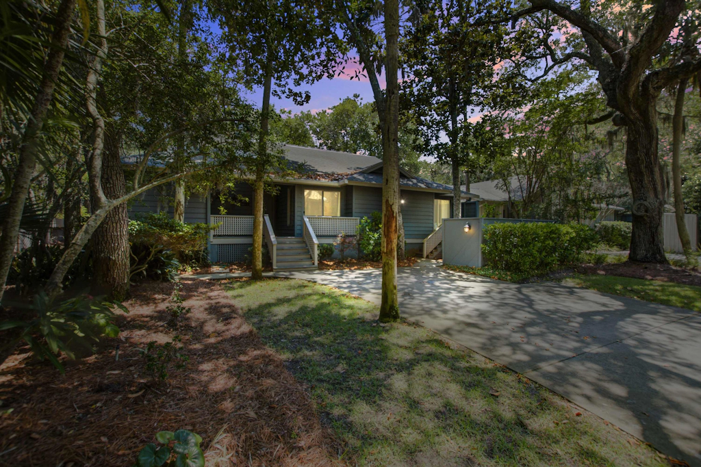 Shaded Lakeview Home with Deck & Screened Porch - Near Beach, Dogs OK