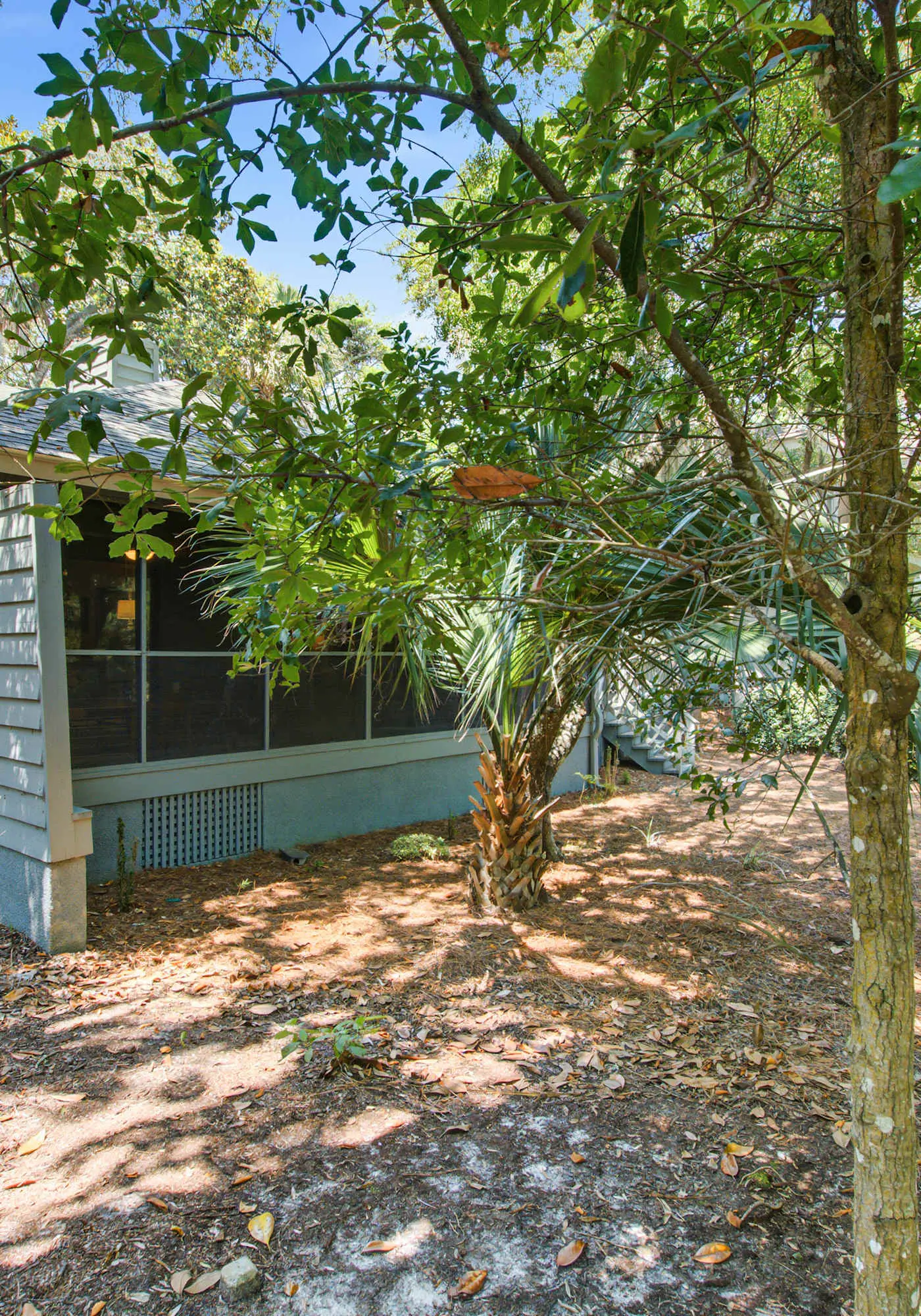 Shaded Lakeview Home with Deck & Screened Porch - Near Beach, Dogs OK