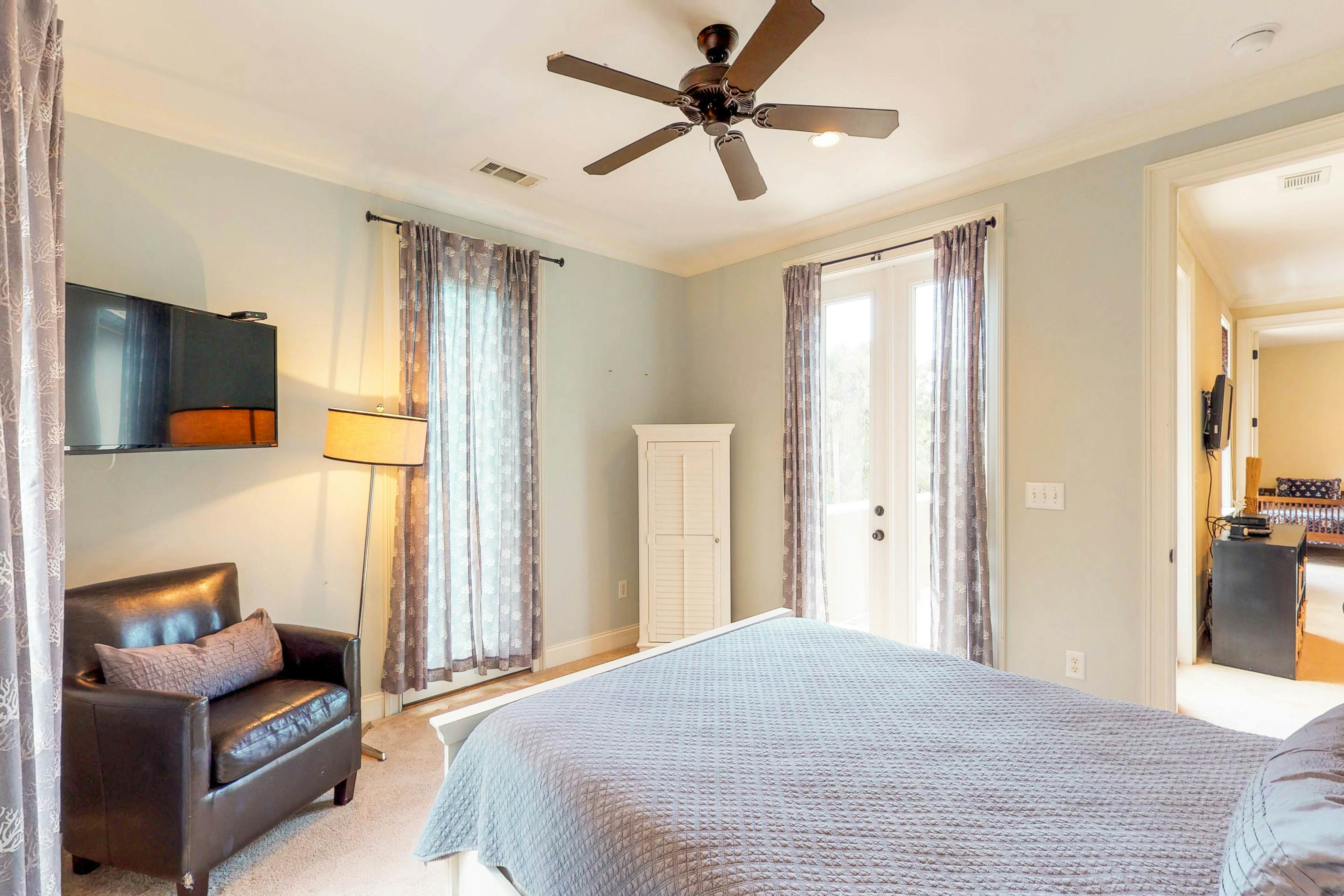 Multi-level home with private pool, lanai & enclosed deck - beach nearby