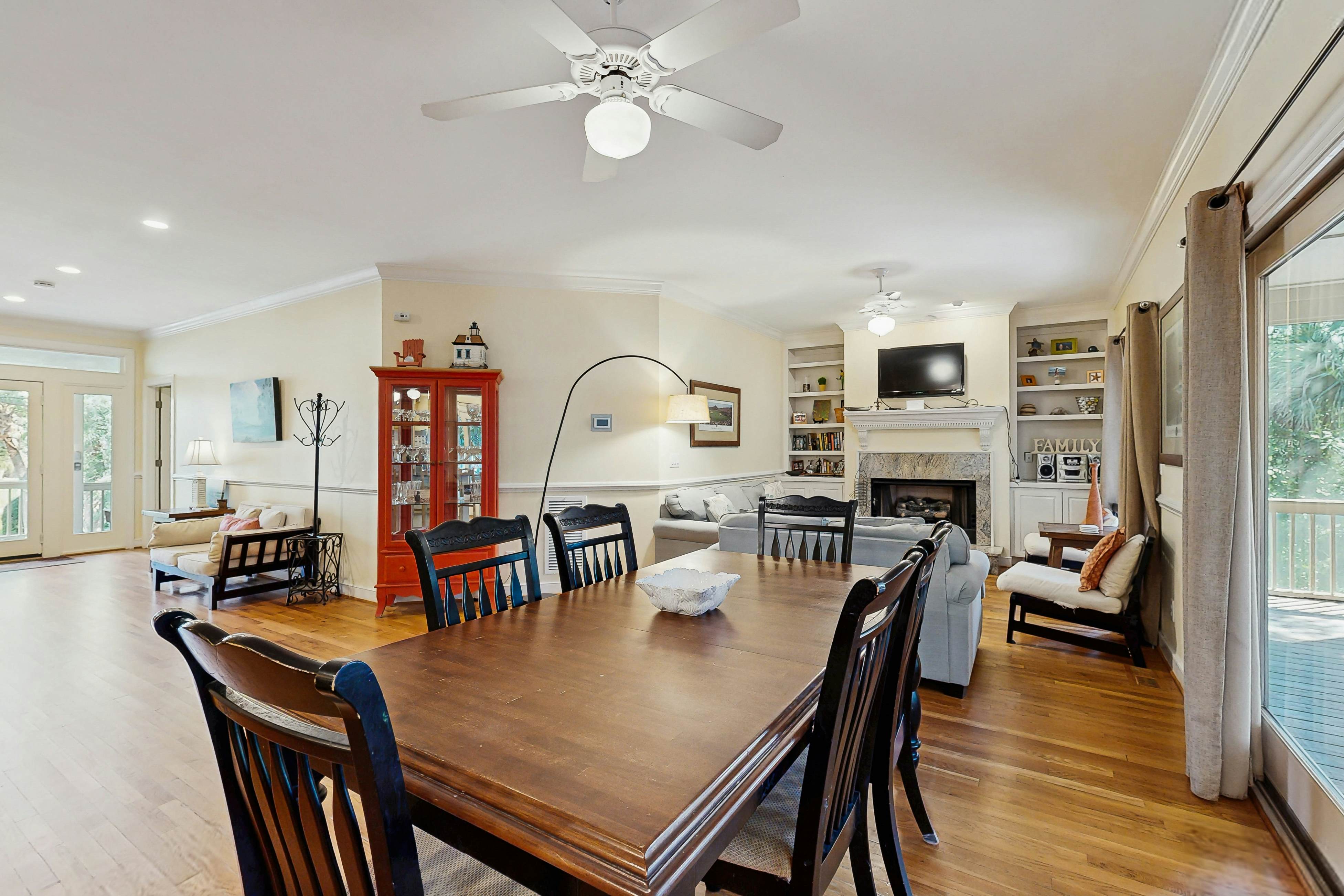 Spacious home with pool - walk to beach & golf