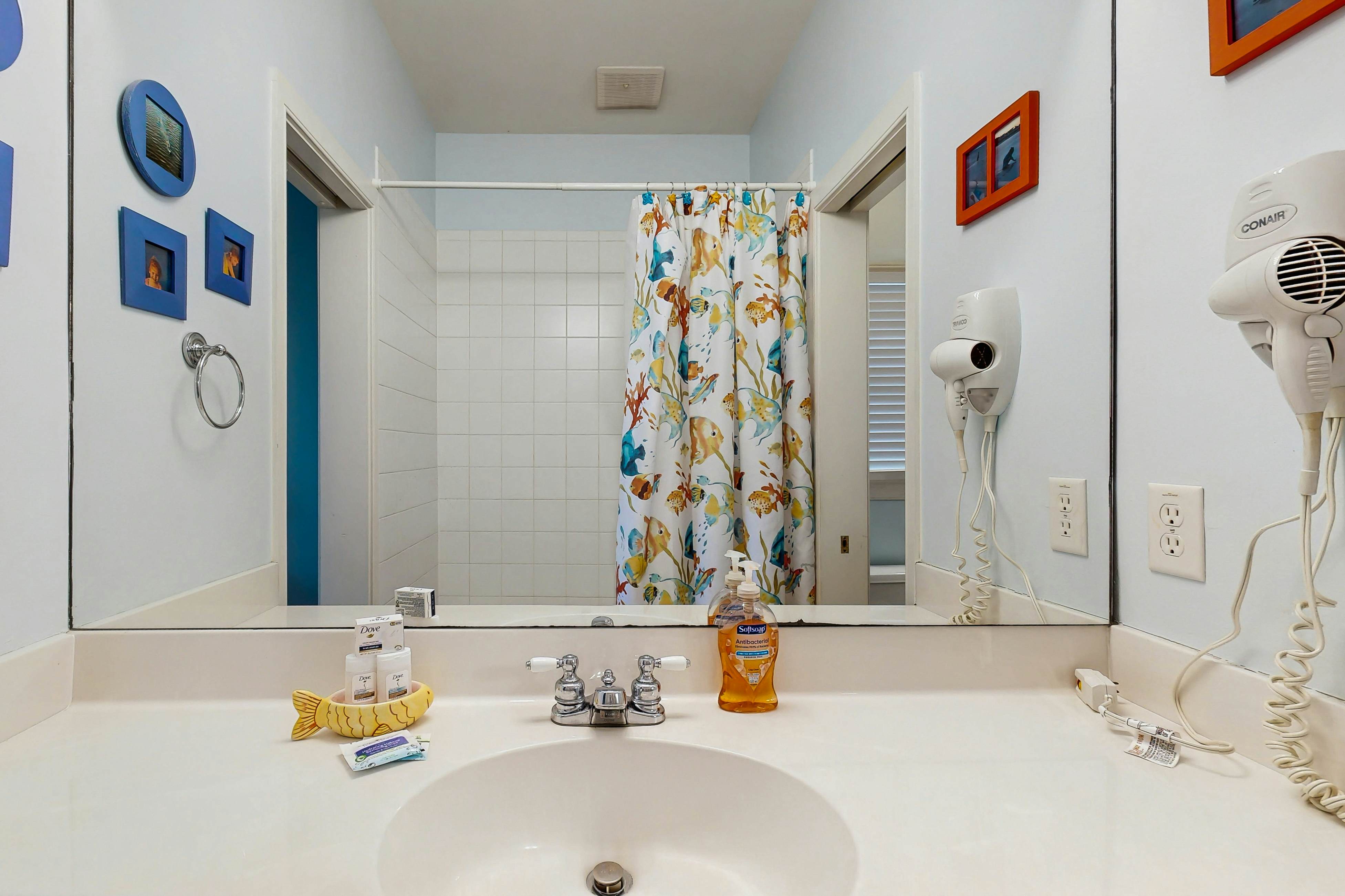 Spacious home with pool - walk to beach & golf