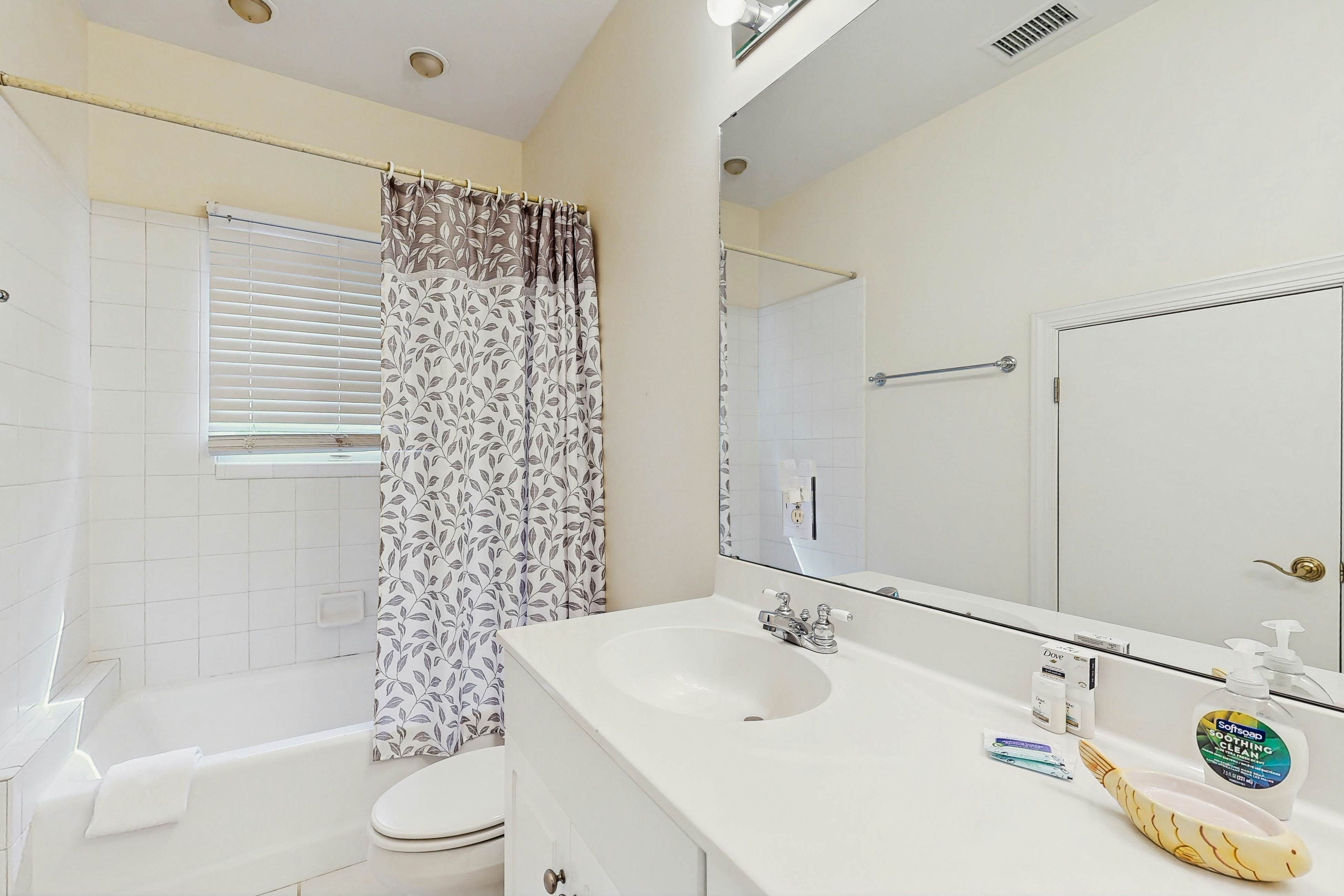 Spacious home with pool - walk to beach & golf