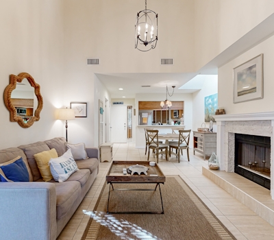 Gorgeous condo w/ shared tennis court & nearby playground