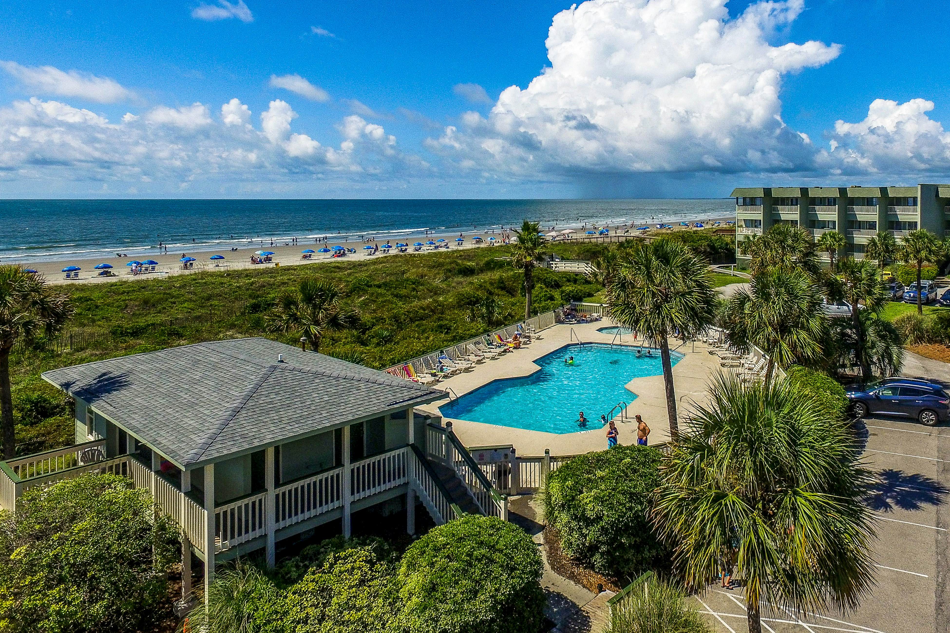 Ocean front condo villa near restaurants & state park with beach access, pool & pier