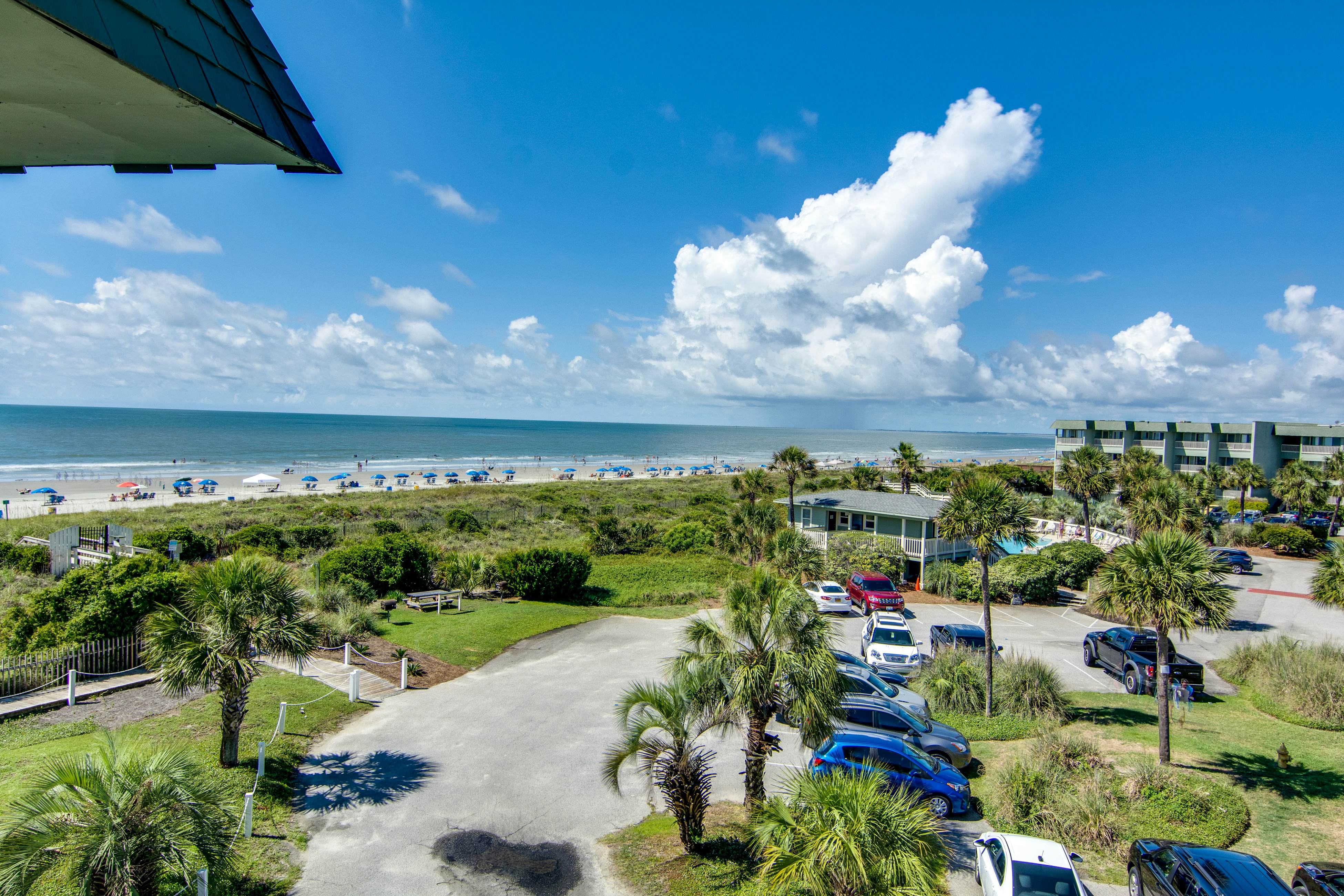 Ocean front condo villa near restaurants & state park with beach access, pool & pier