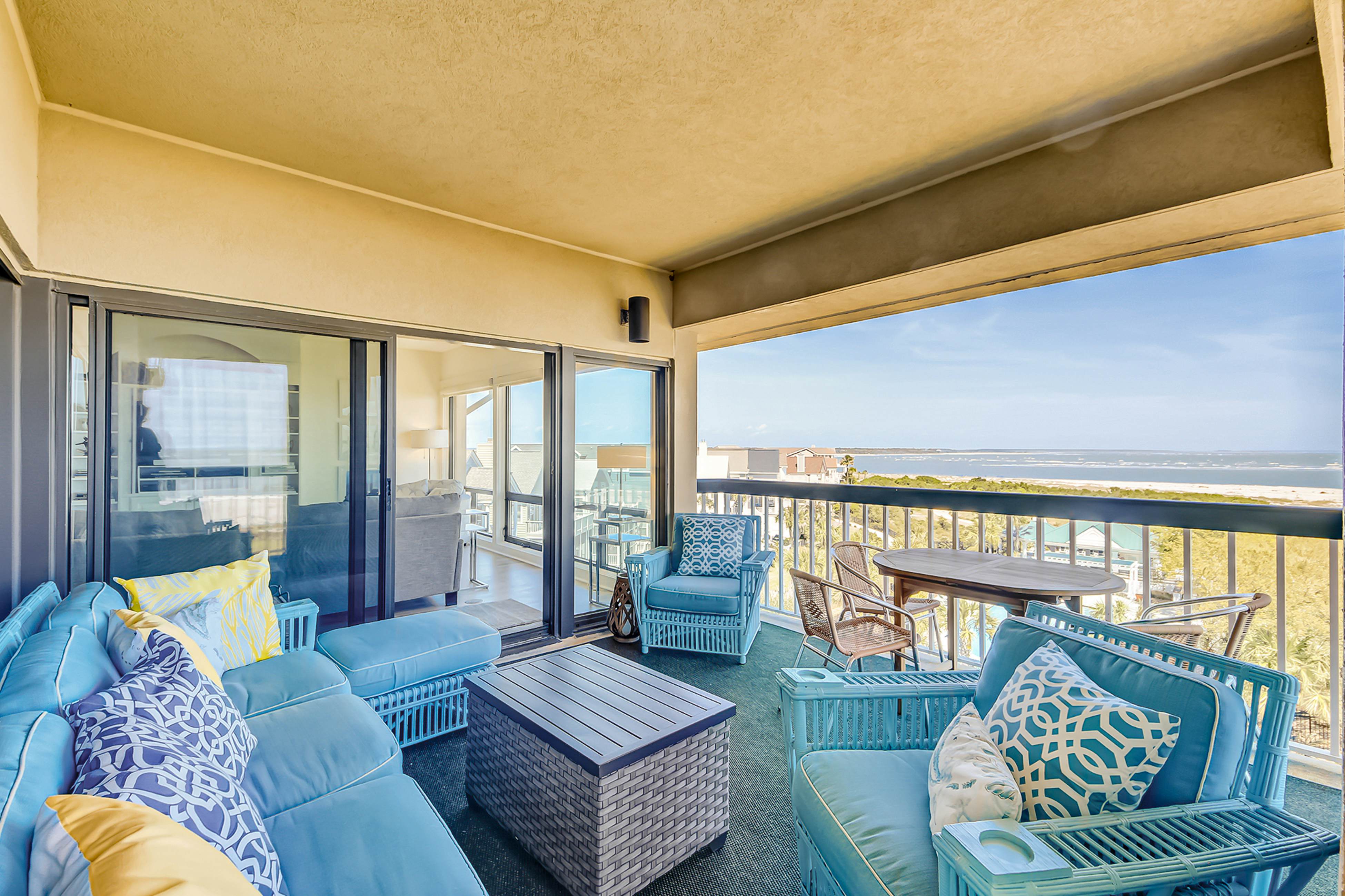 Luxury penthouse with stunning oceanfront views, 3 decks, pool & hot tub