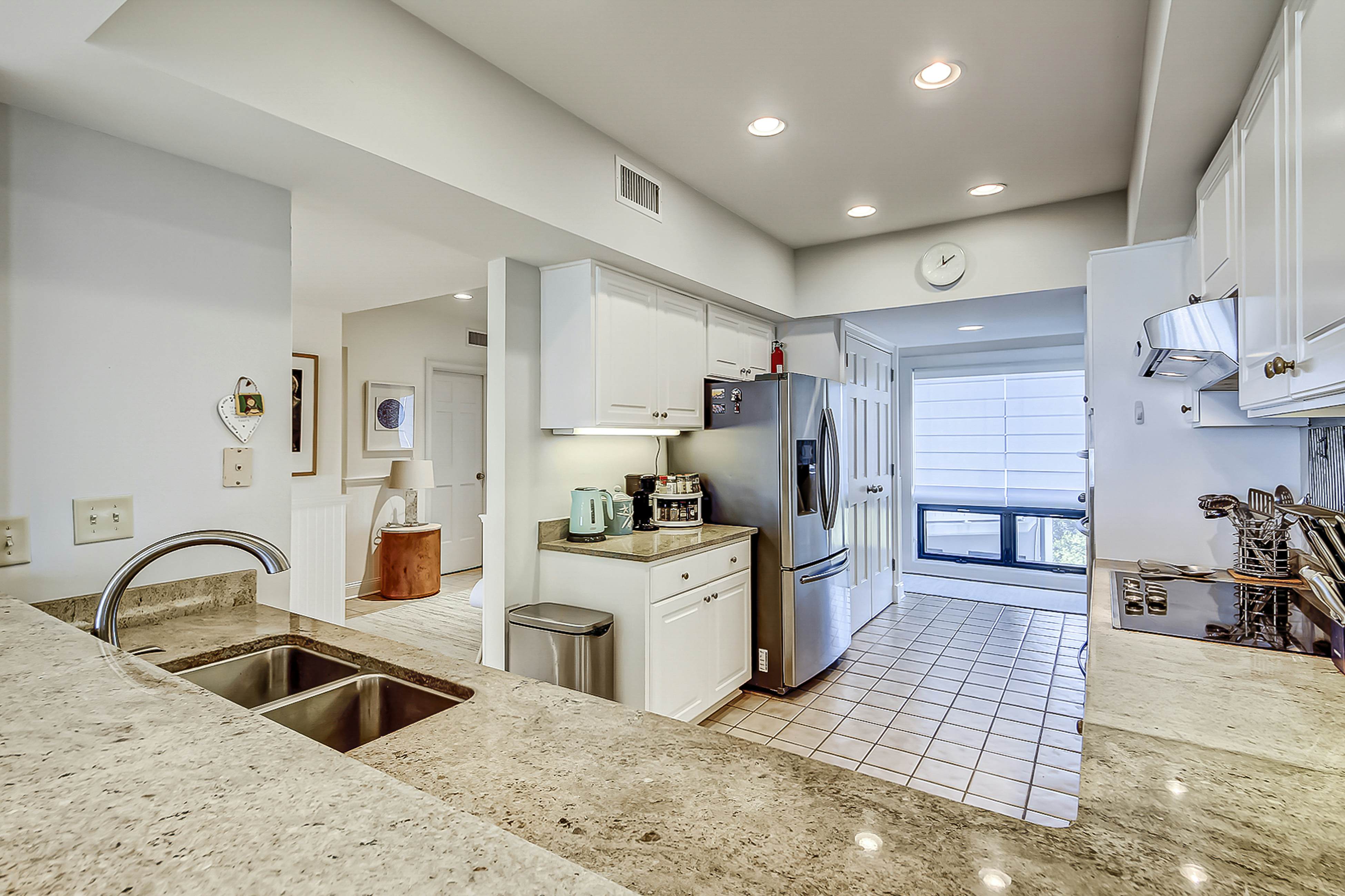 Luxury penthouse with stunning oceanfront views, 3 decks, pool & hot tub