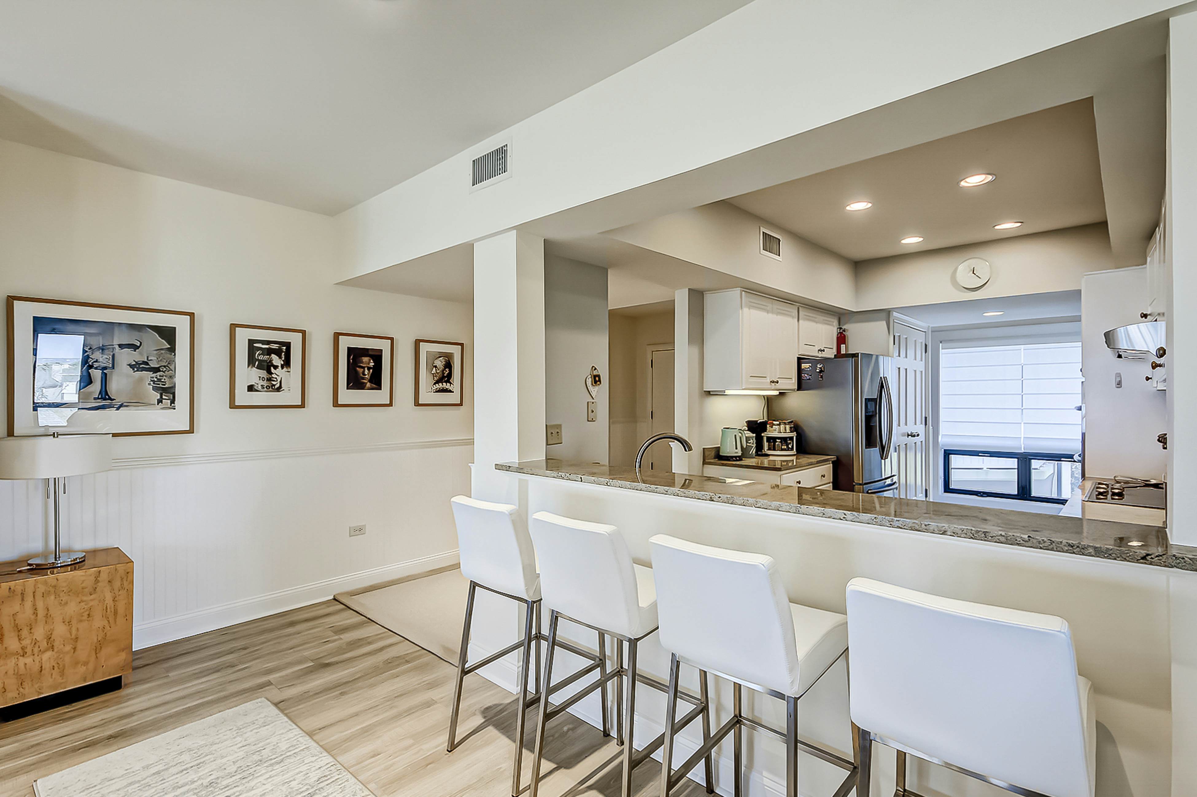 Luxury penthouse with stunning oceanfront views, 3 decks, pool & hot tub