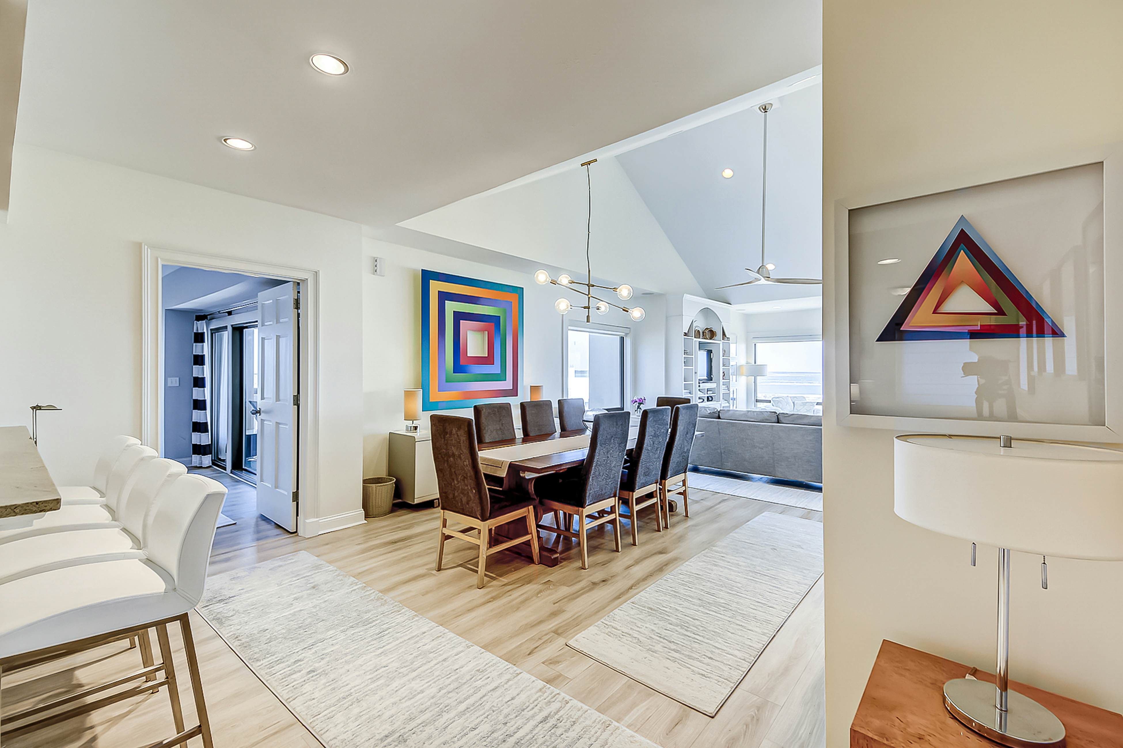 Luxury penthouse with stunning oceanfront views, 3 decks, pool & hot tub