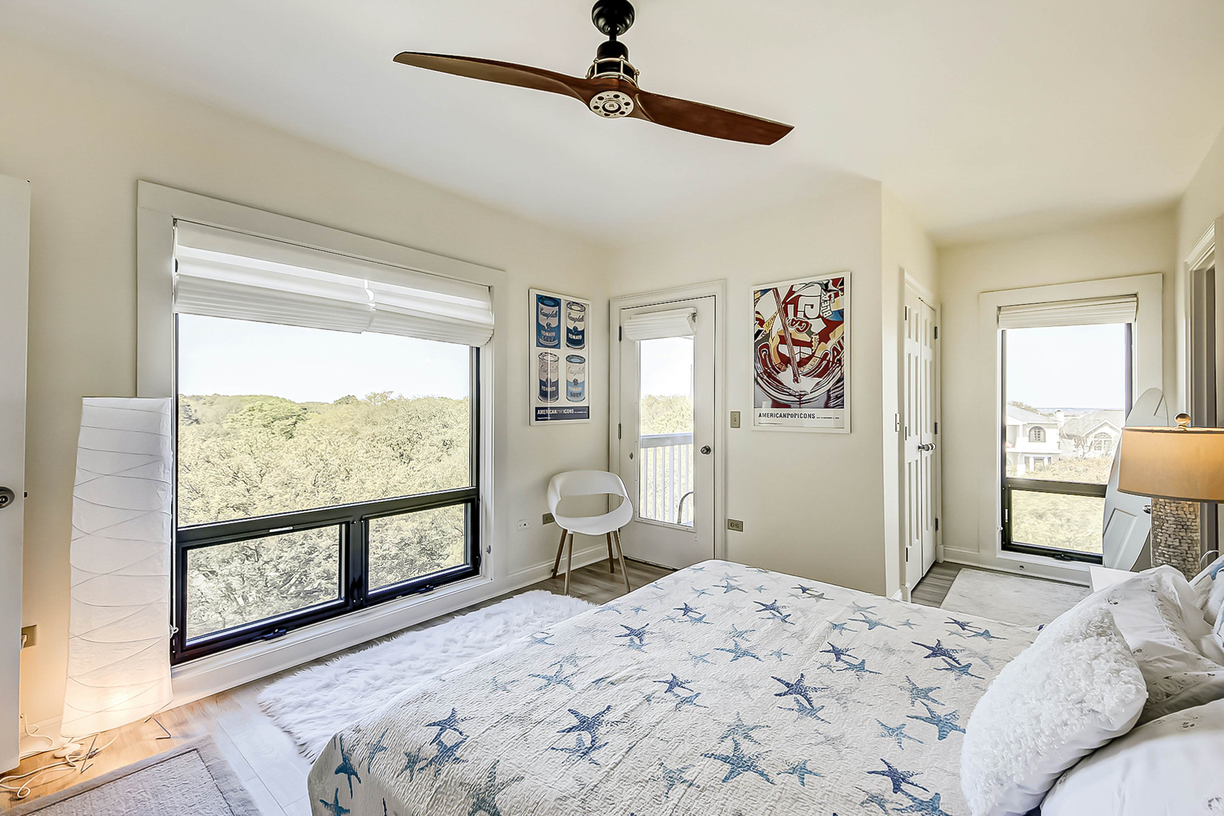 Luxury penthouse with stunning oceanfront views, 3 decks, pool & hot tub