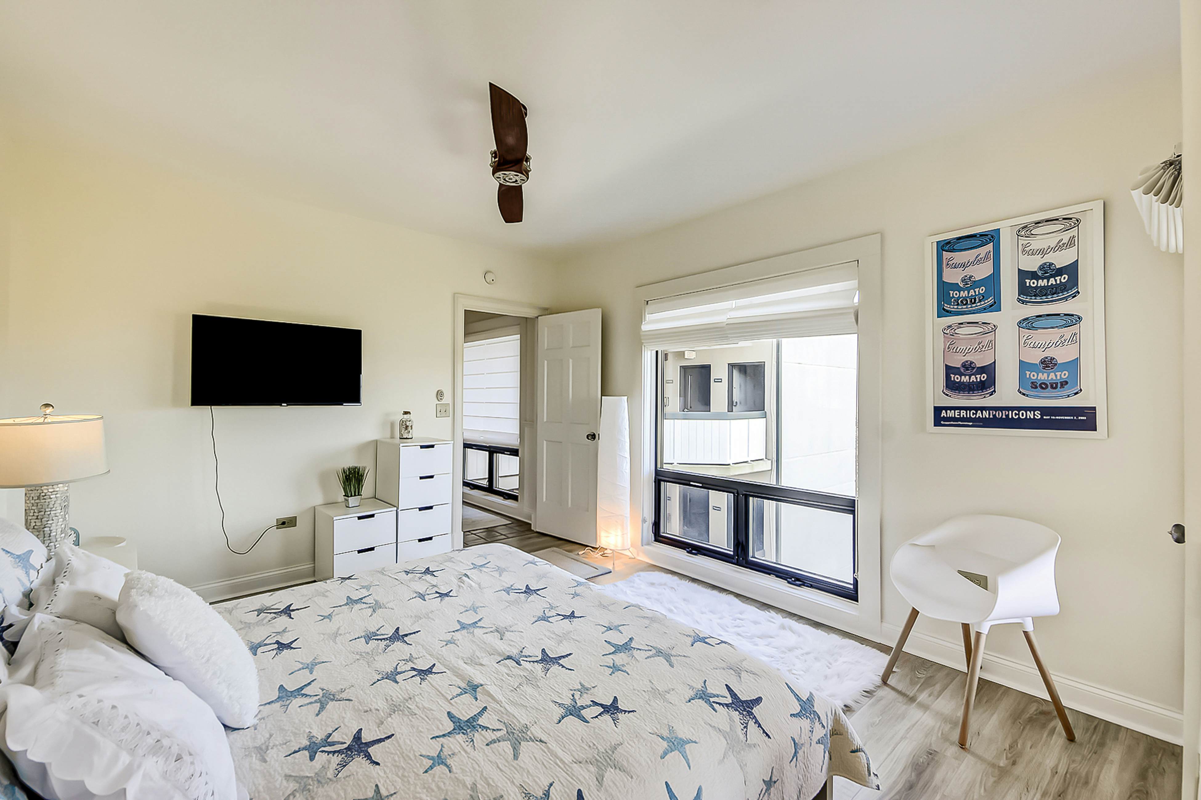 Luxury penthouse with stunning oceanfront views, 3 decks, pool & hot tub