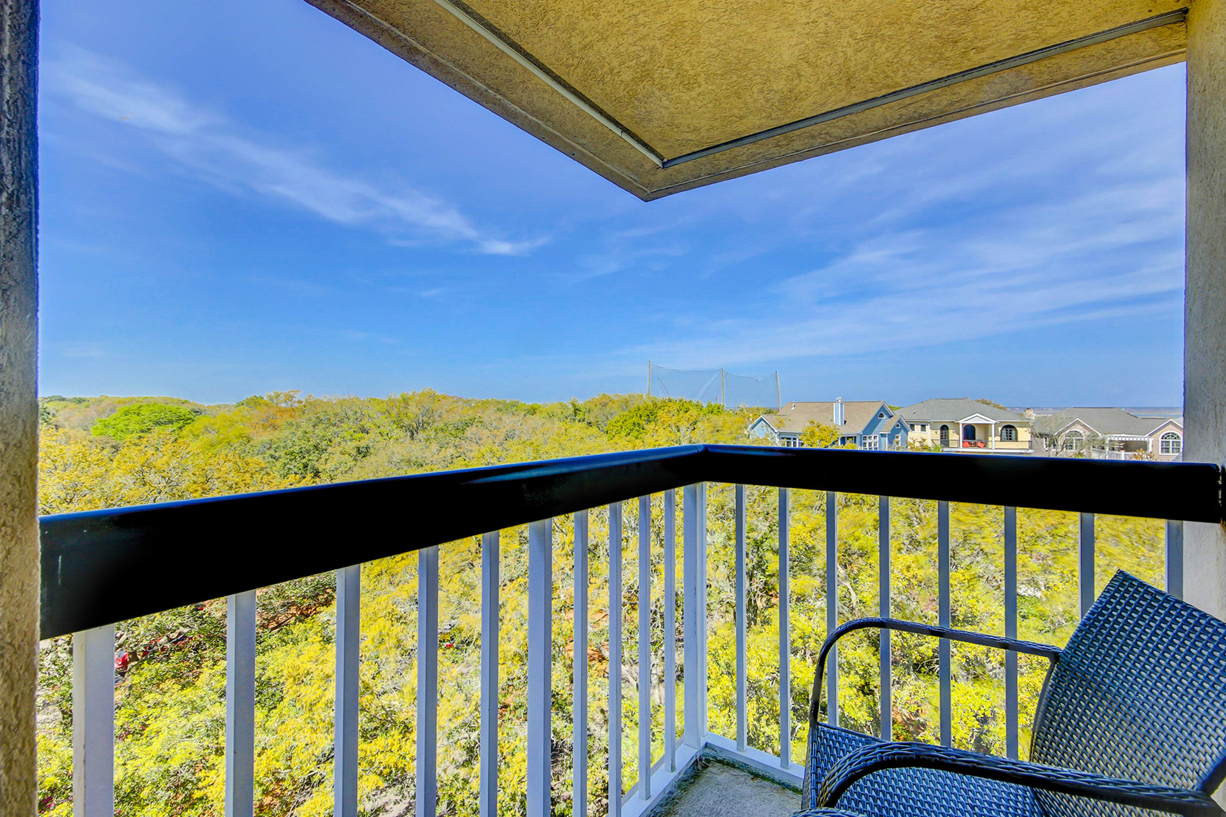 Luxury penthouse with stunning oceanfront views, 3 decks, pool & hot tub