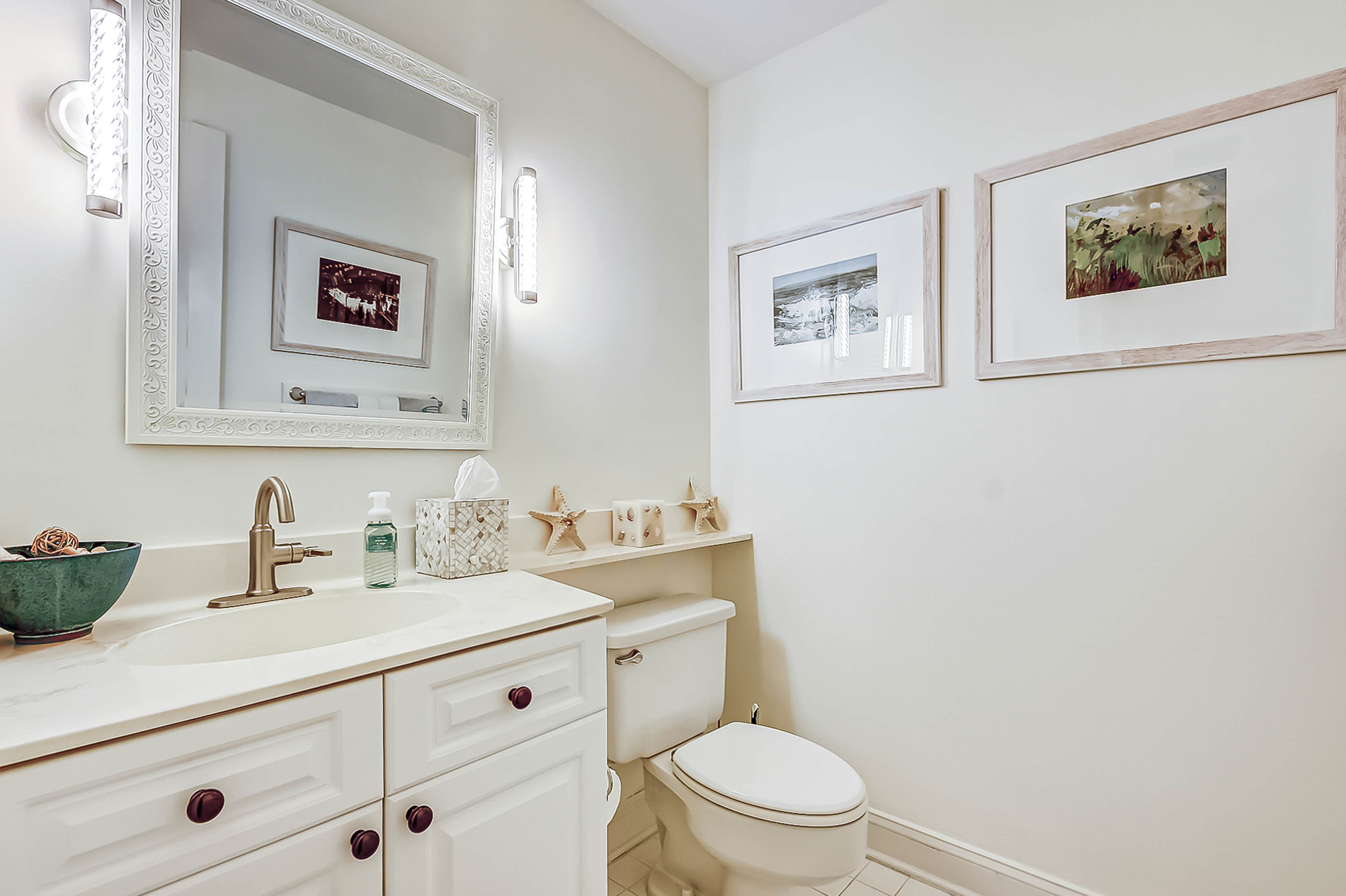 Luxury penthouse with stunning oceanfront views, 3 decks, pool & hot tub