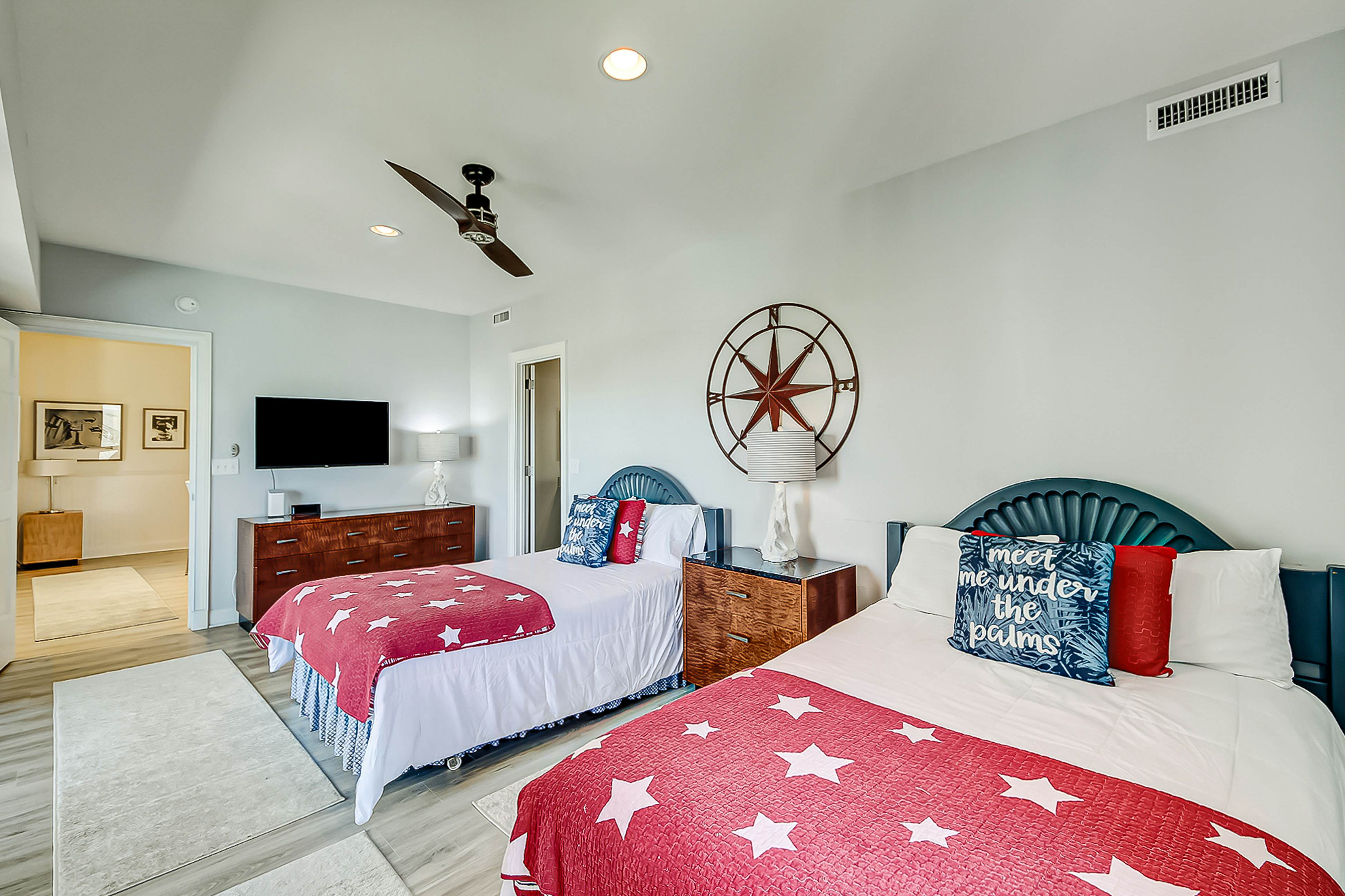 Luxury penthouse with stunning oceanfront views, 3 decks, pool & hot tub