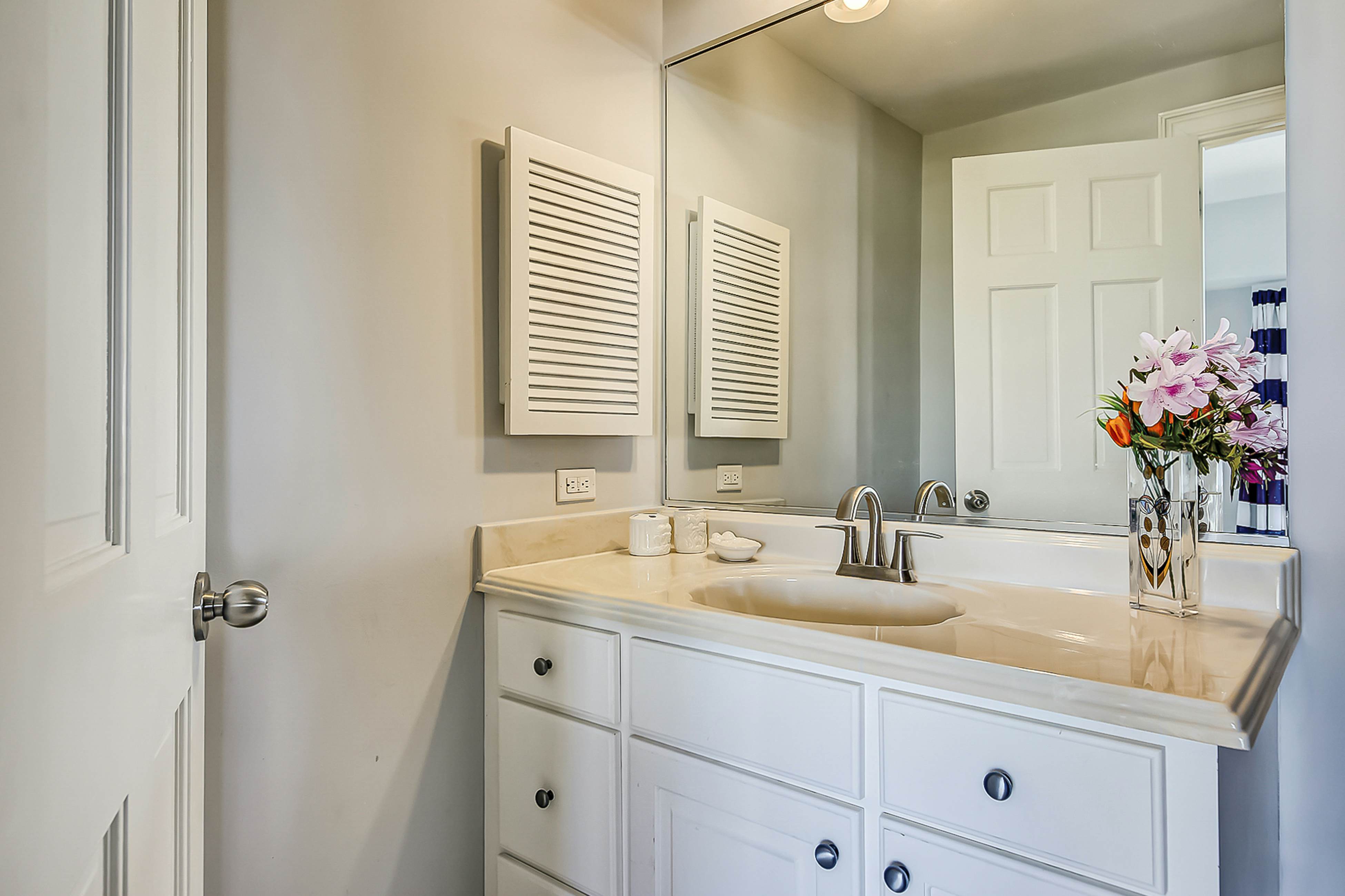 Luxury penthouse with stunning oceanfront views, 3 decks, pool & hot tub