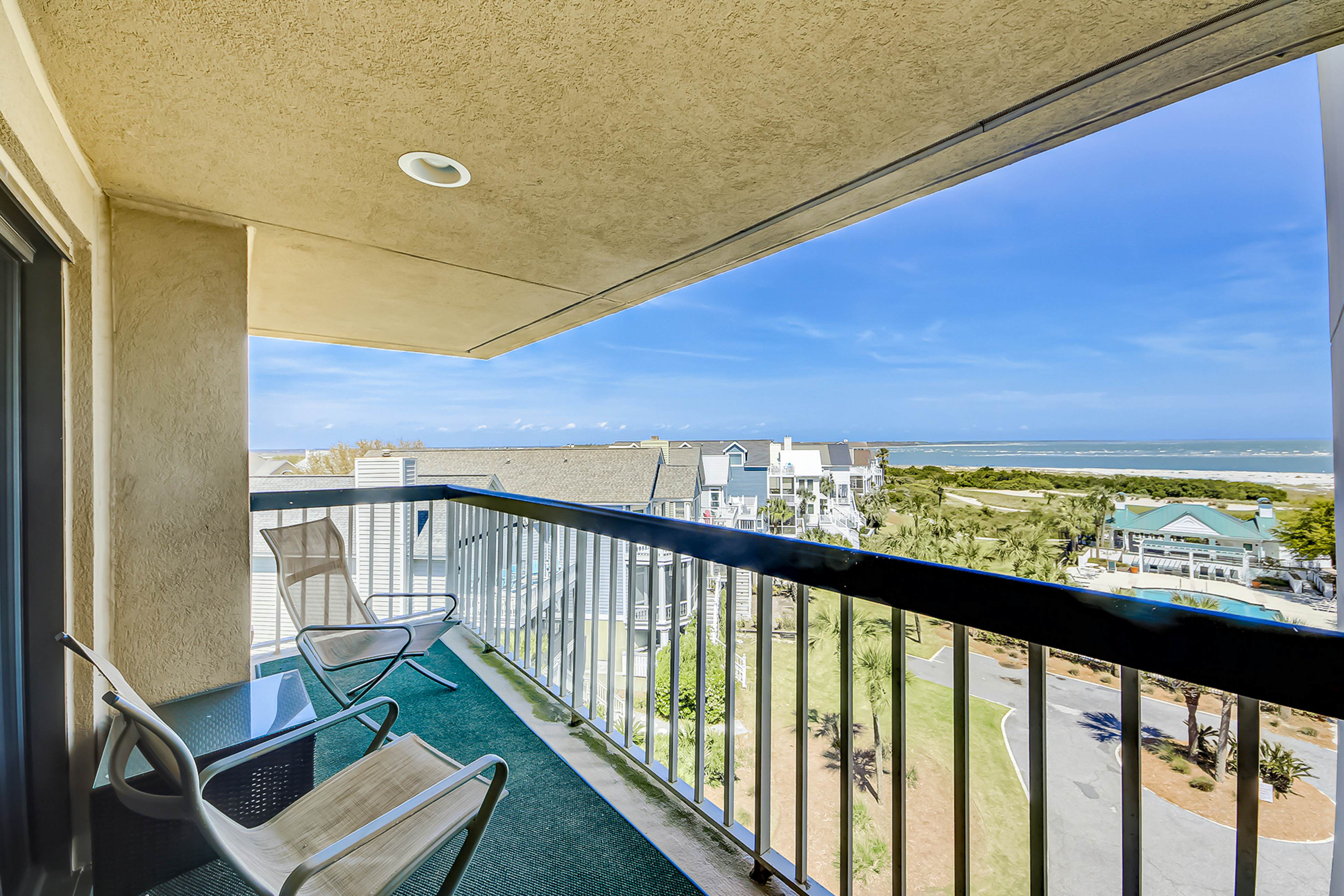 Luxury penthouse with stunning oceanfront views, 3 decks, pool & hot tub