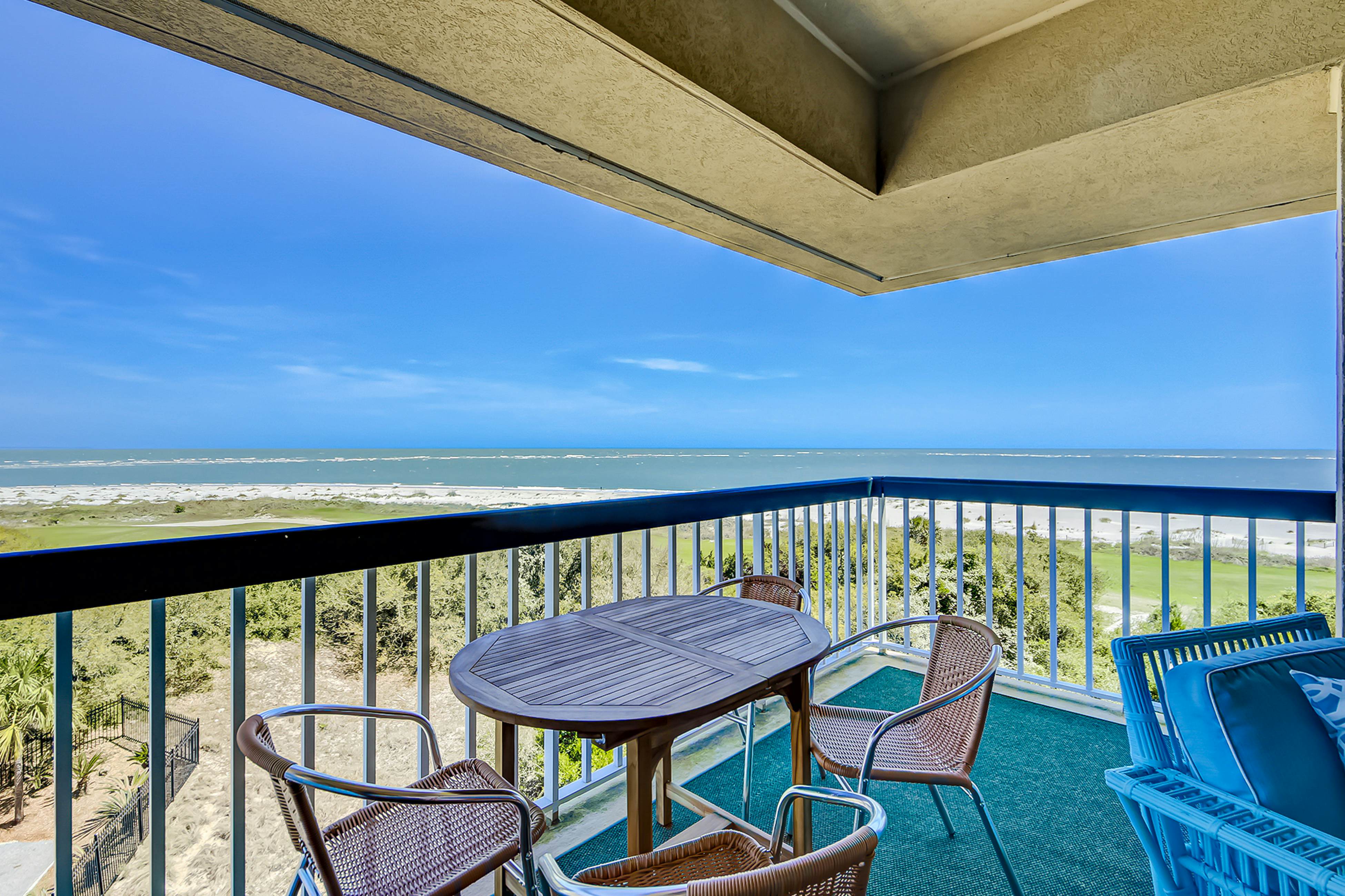 Luxury penthouse with stunning oceanfront views, 3 decks, pool & hot tub