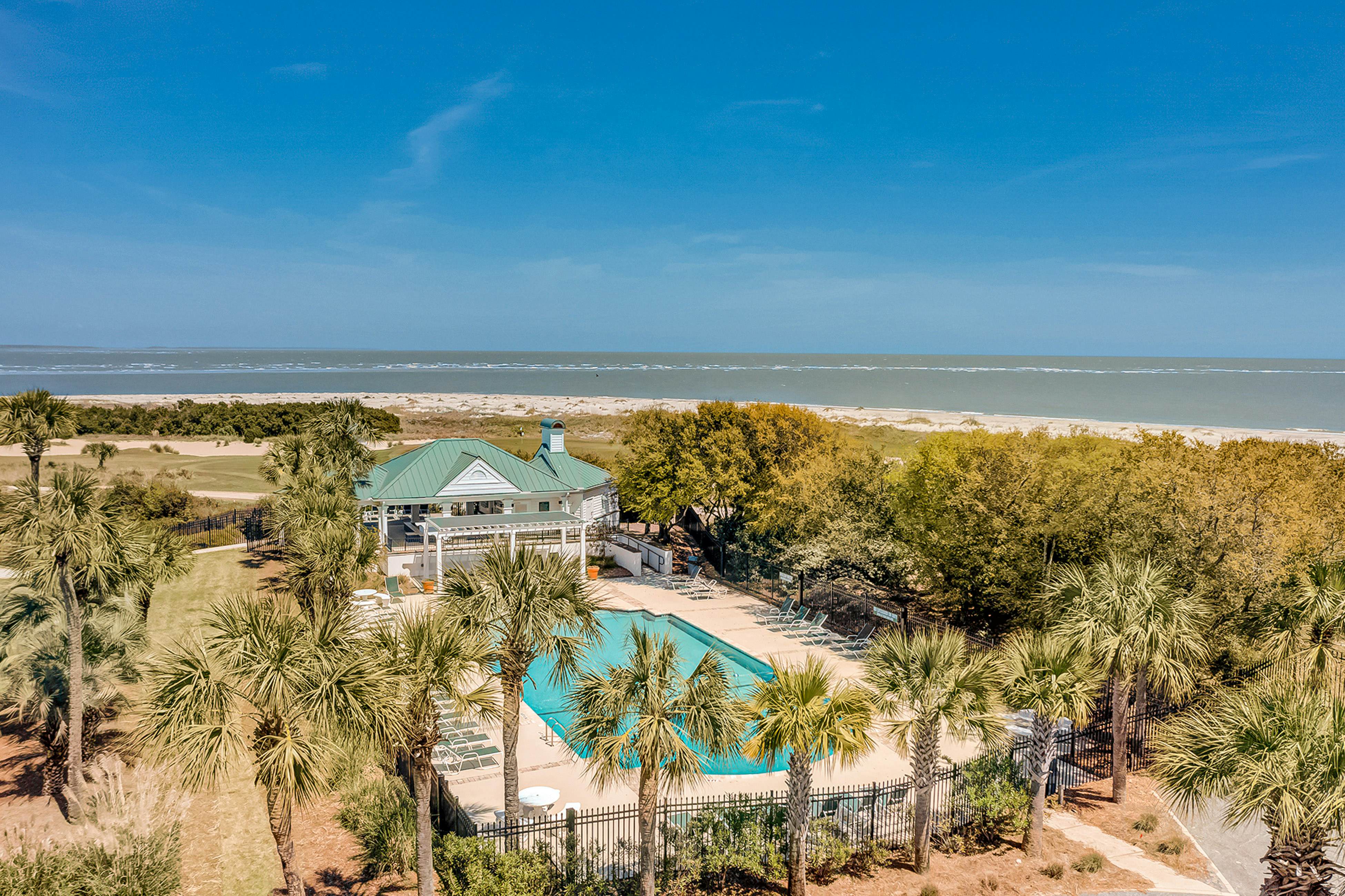 Luxury penthouse with stunning oceanfront views, 3 decks, pool & hot tub