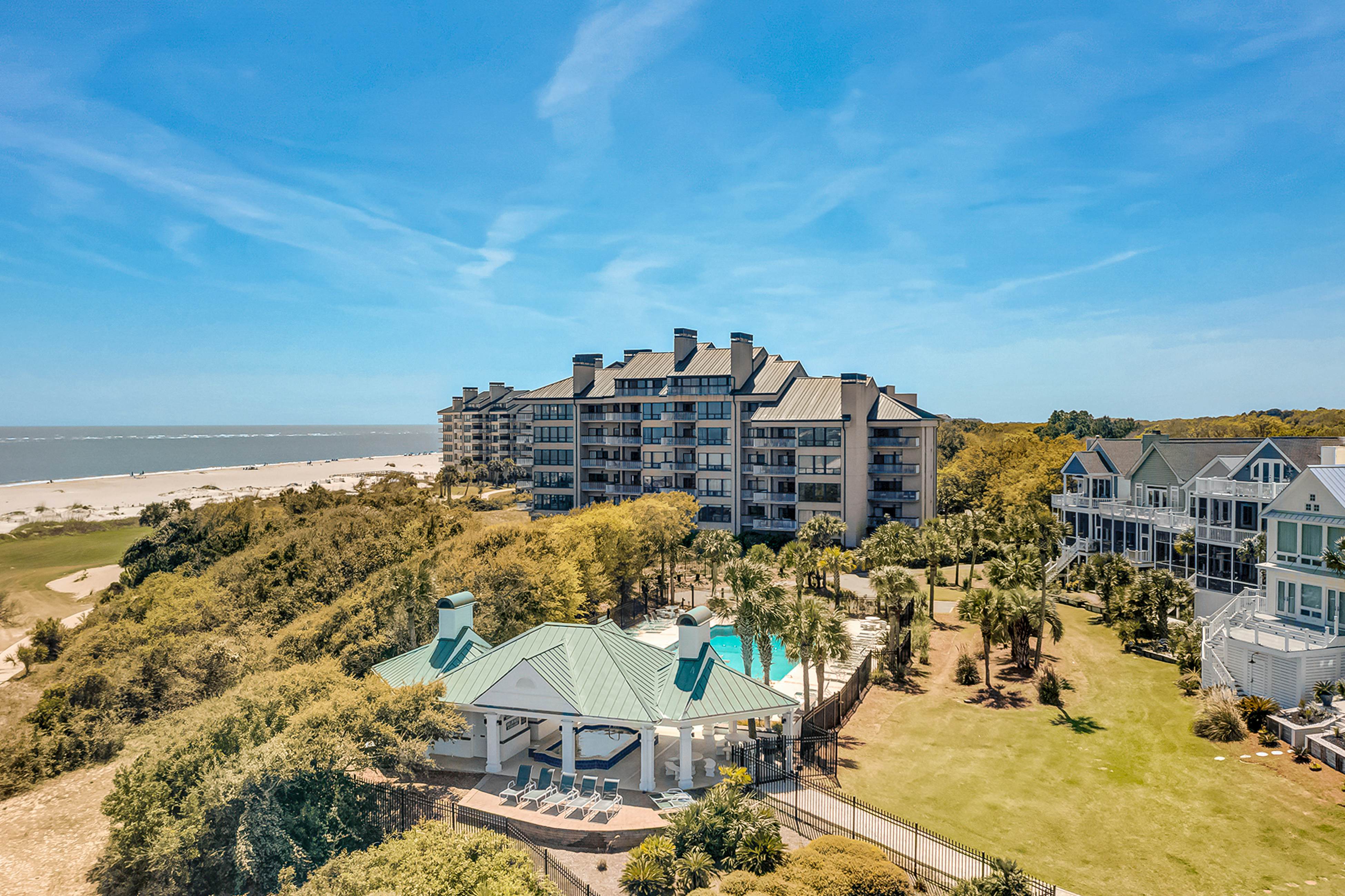 Luxury penthouse with stunning oceanfront views, 3 decks, pool & hot tub