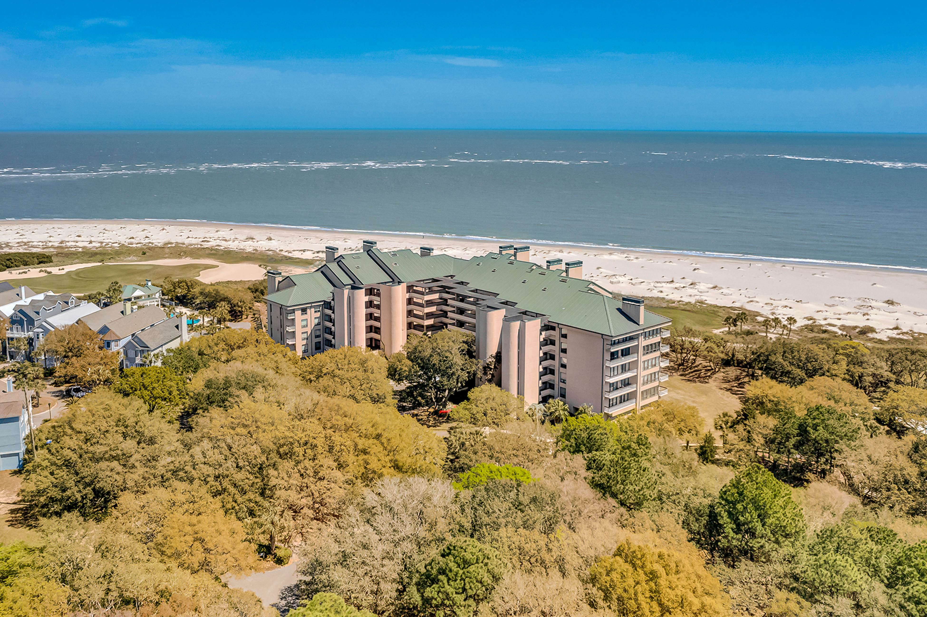 Luxury penthouse with stunning oceanfront views, 3 decks, pool & hot tub