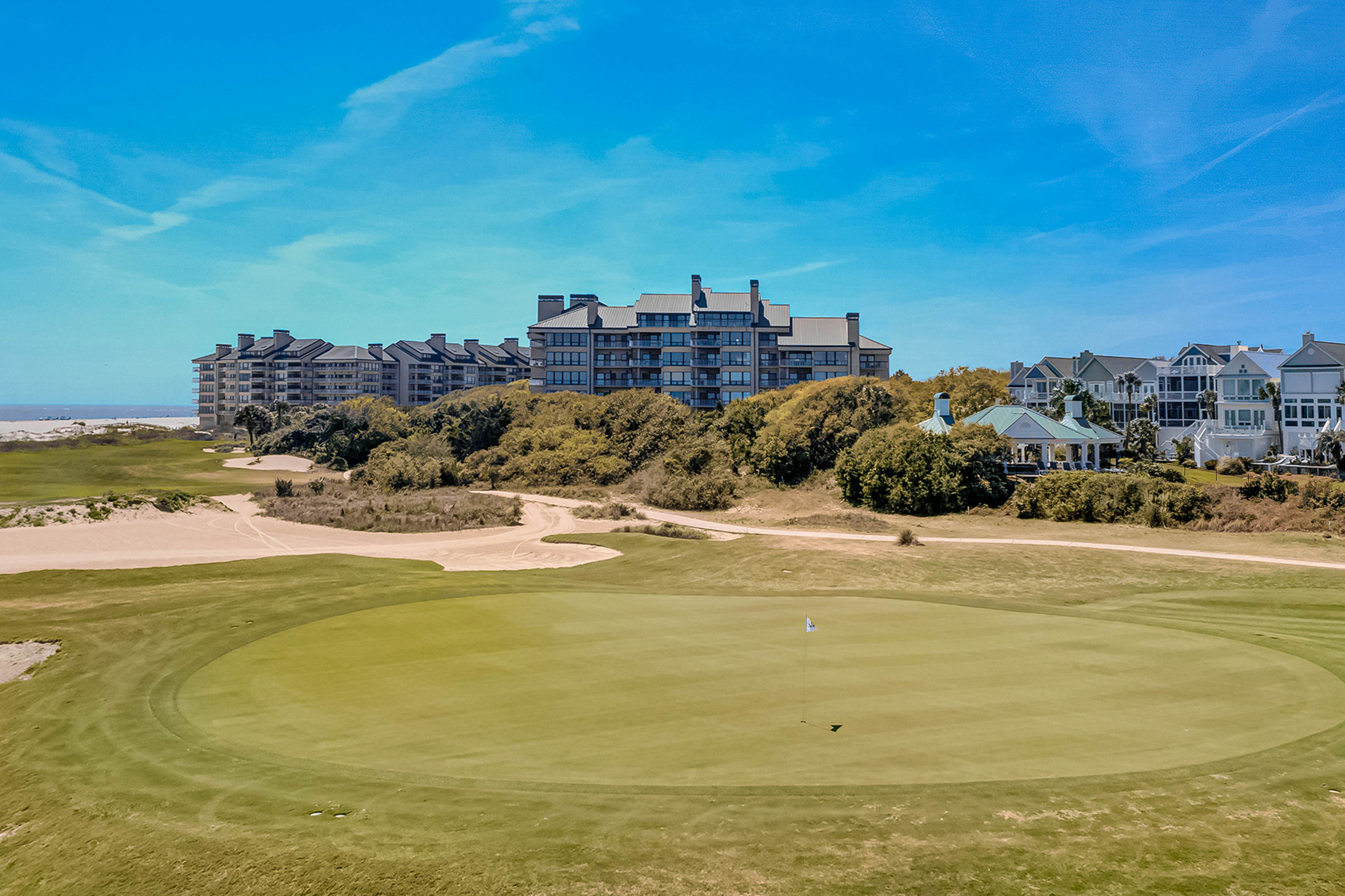 Luxury penthouse with stunning oceanfront views, 3 decks, pool & hot tub