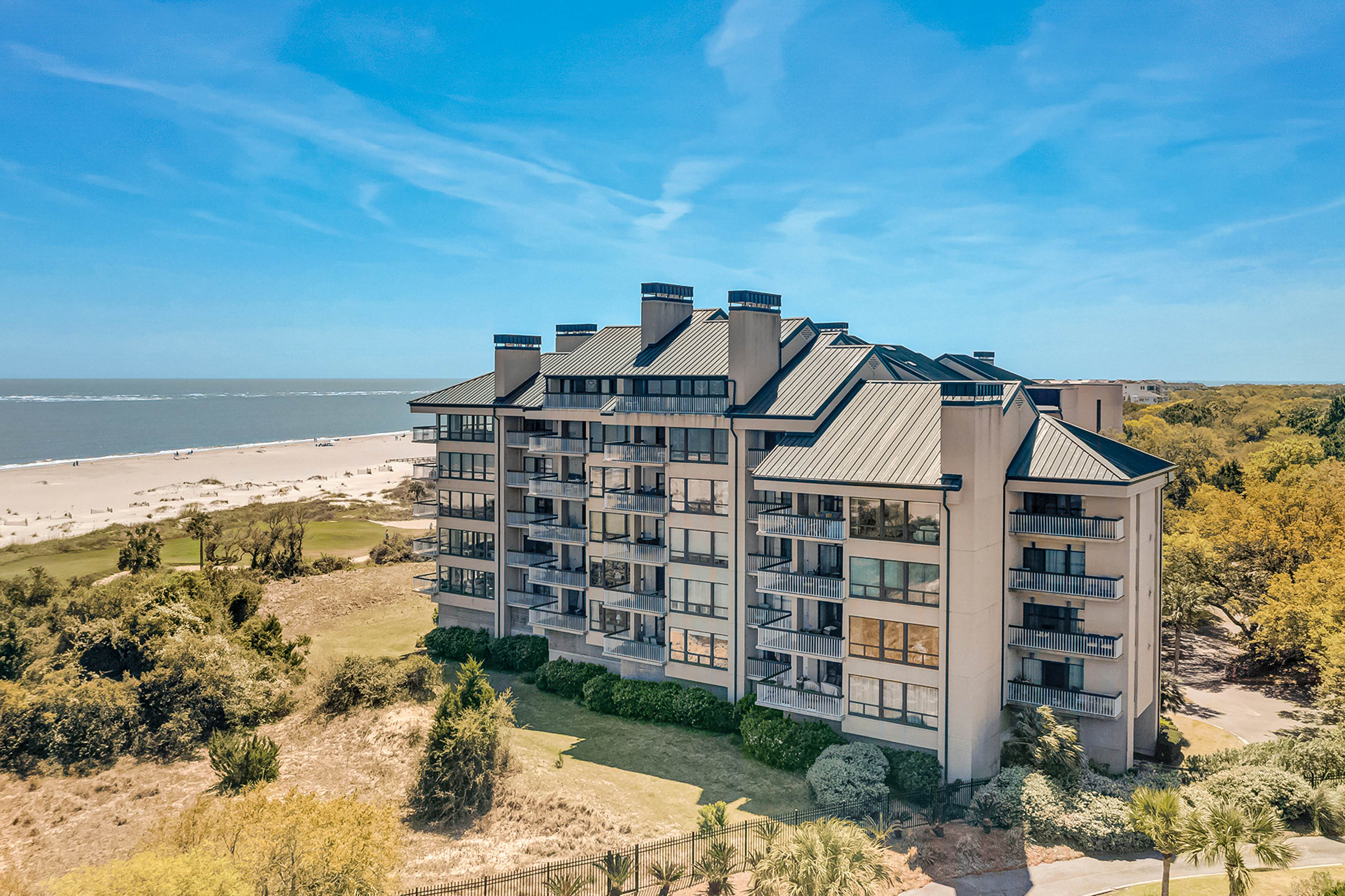 Luxury penthouse with stunning oceanfront views, 3 decks, pool & hot tub