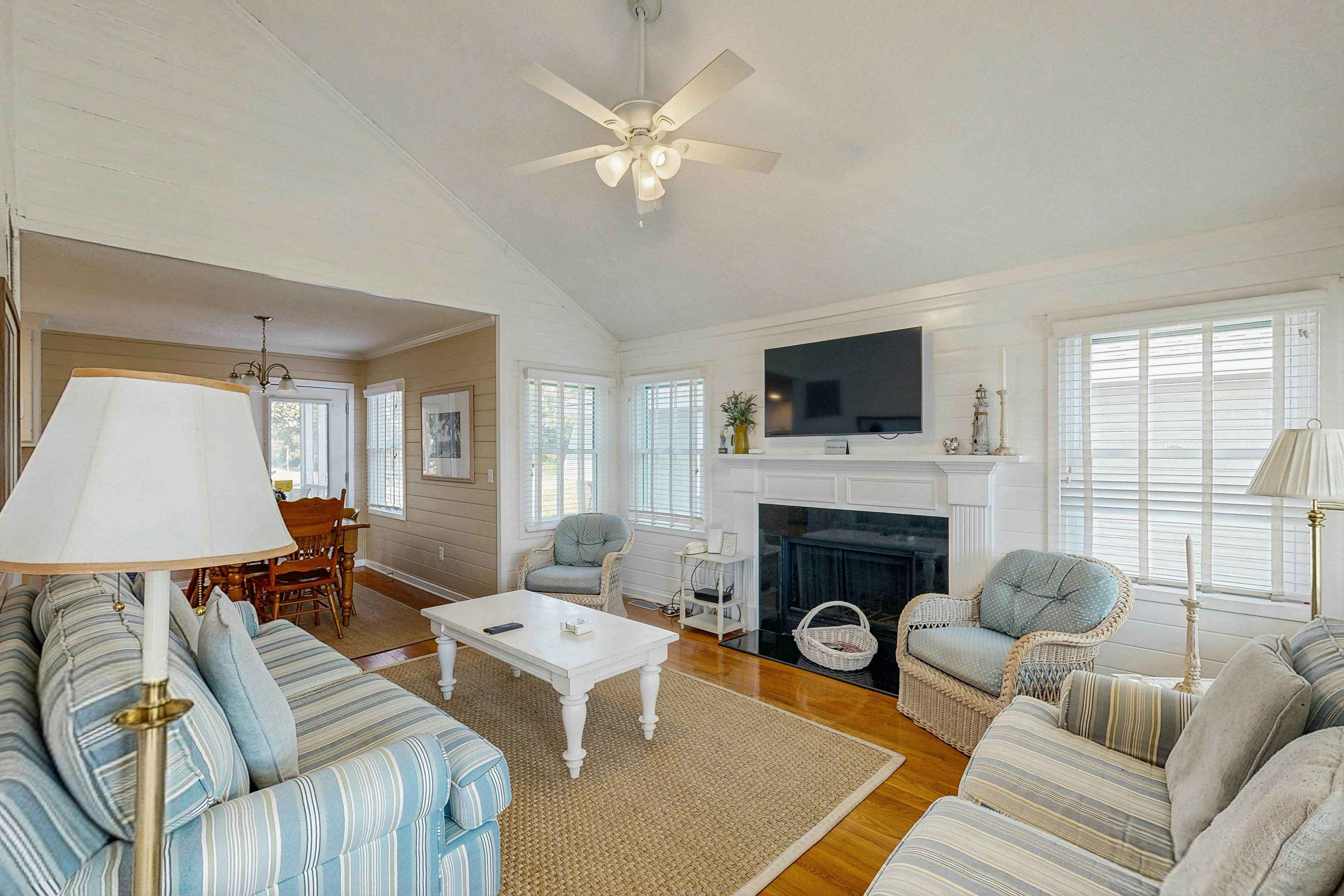 Beautifully decorated cottage steps from the beach with pool & open layout