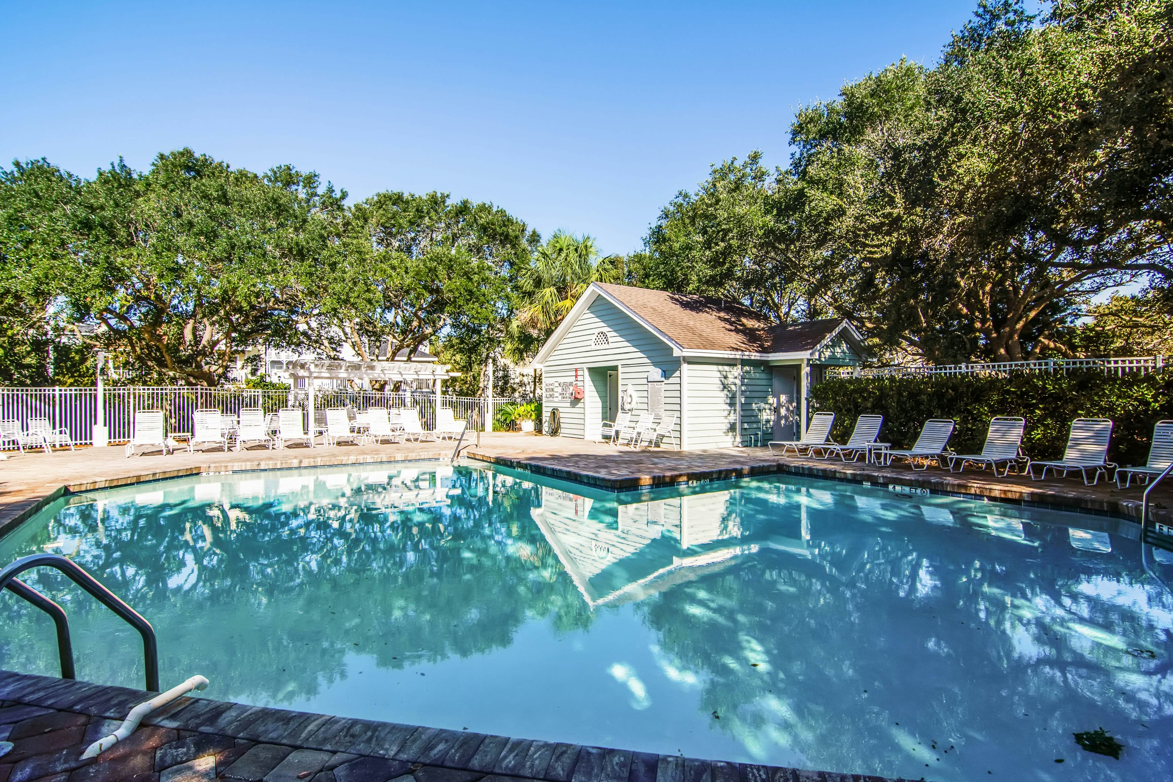 Beautifully decorated cottage steps from the beach with pool & open layout