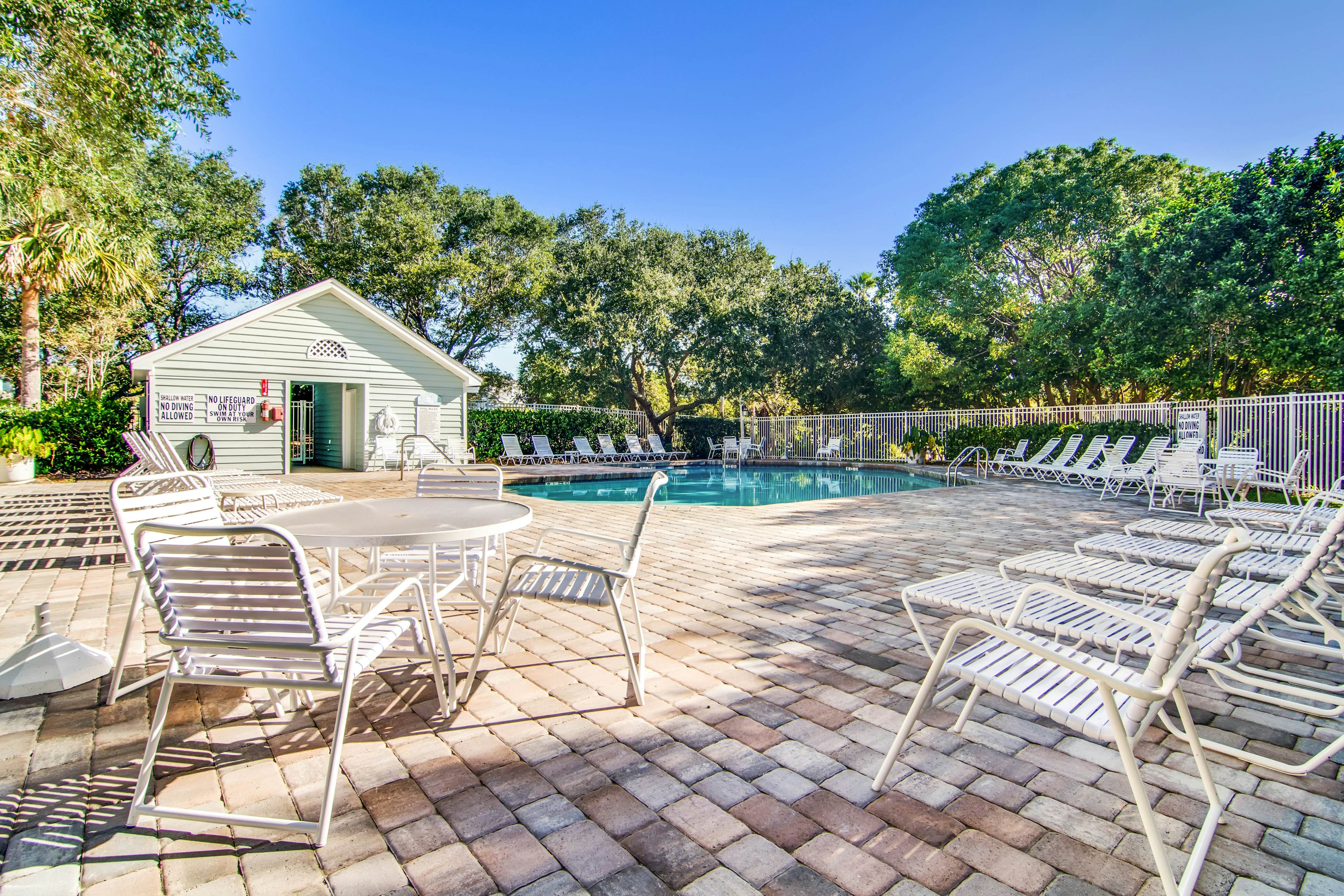 Beautifully decorated cottage steps from the beach with pool & open layout