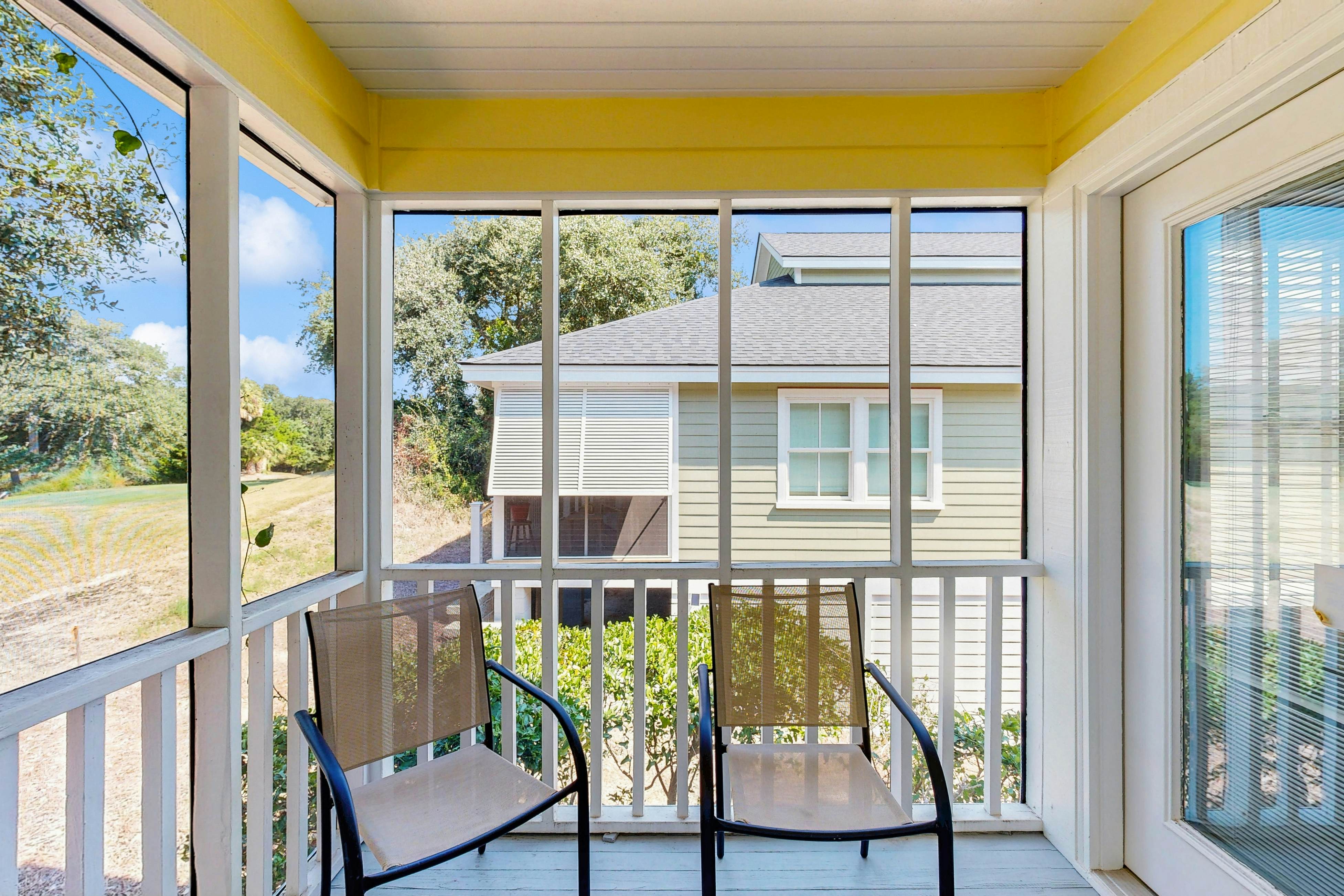 Beautifully decorated cottage steps from the beach with pool & open layout