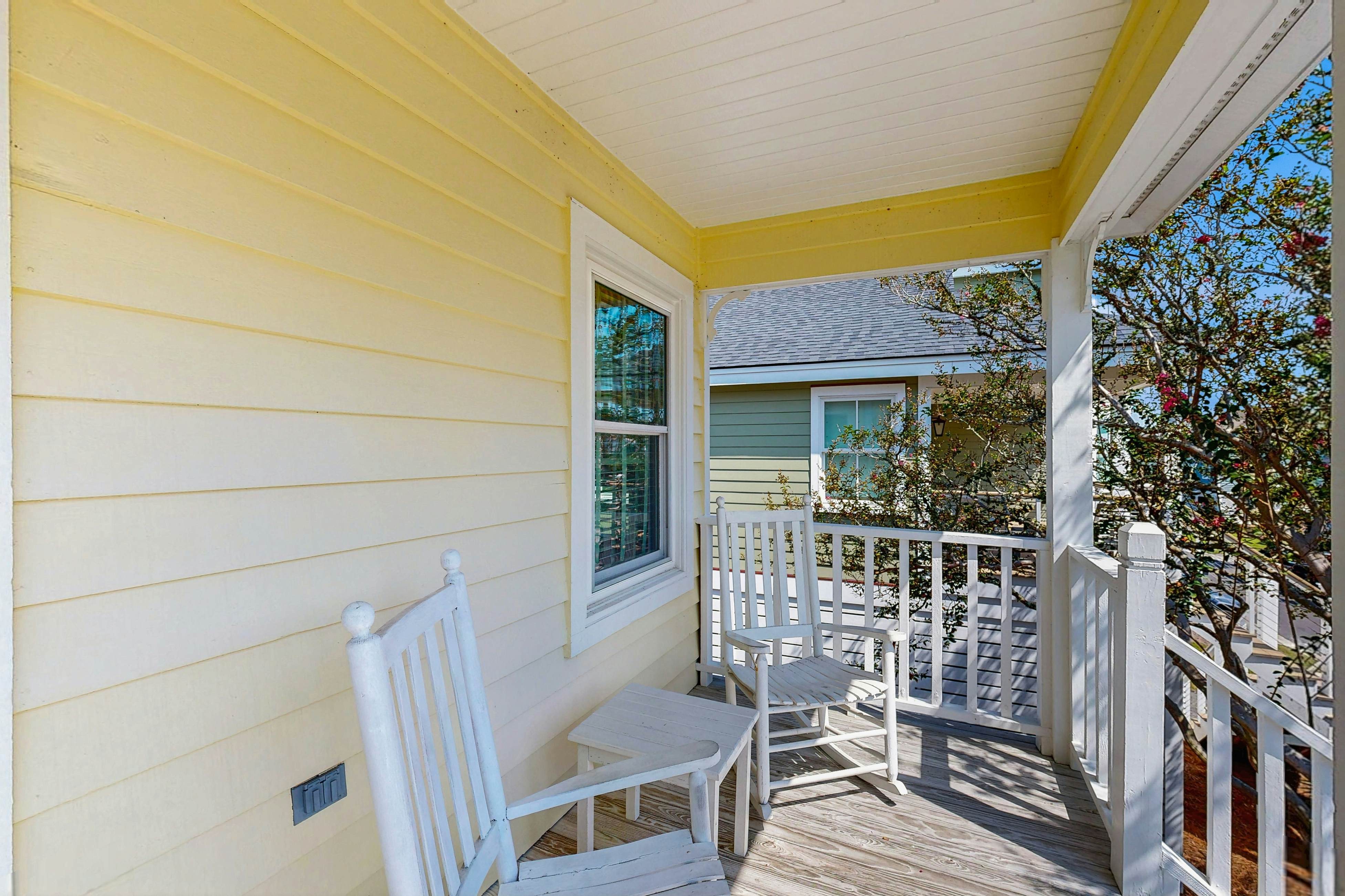 Beautifully decorated cottage steps from the beach with pool & open layout