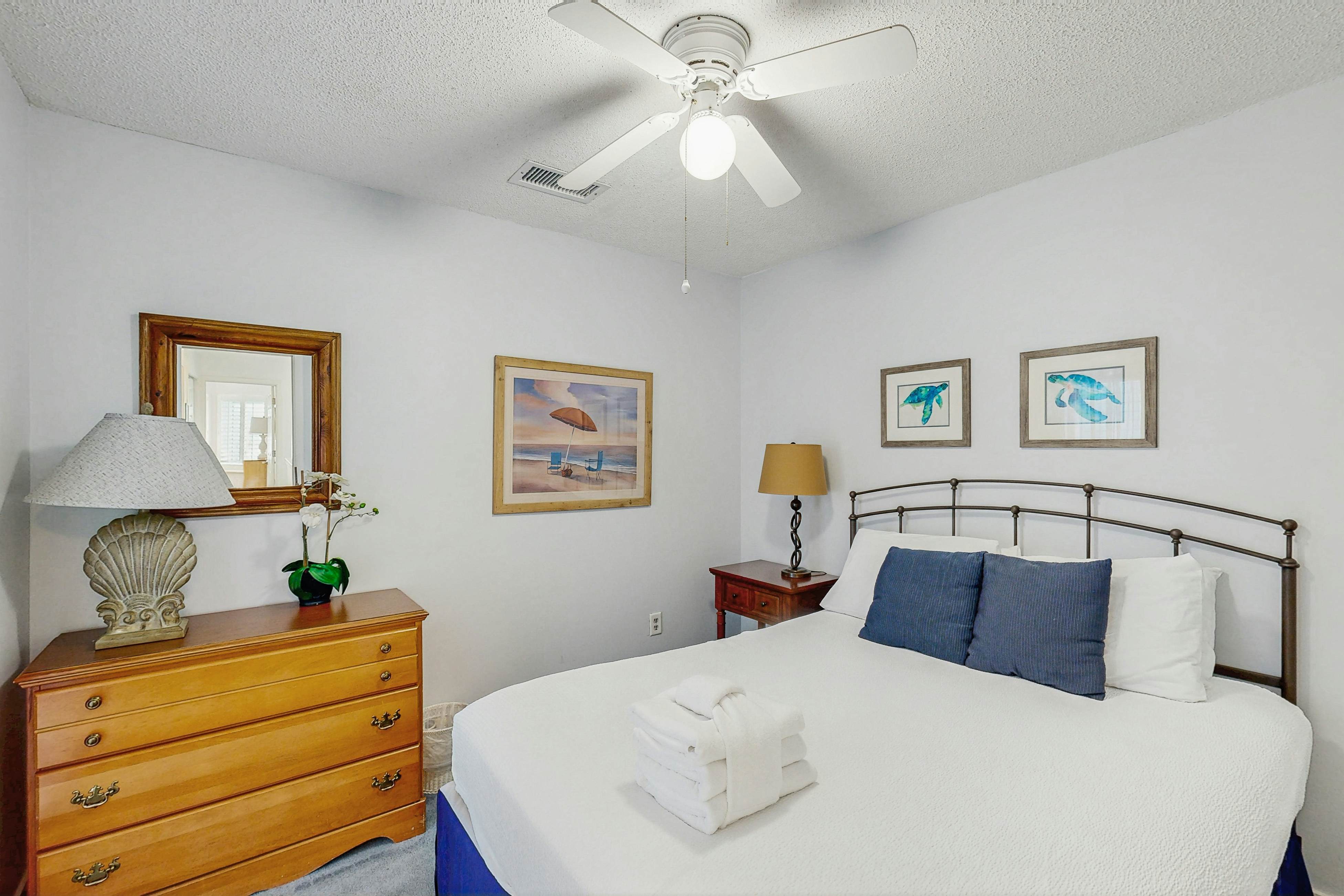 Beautifully decorated cottage steps from the beach with pool & open layout