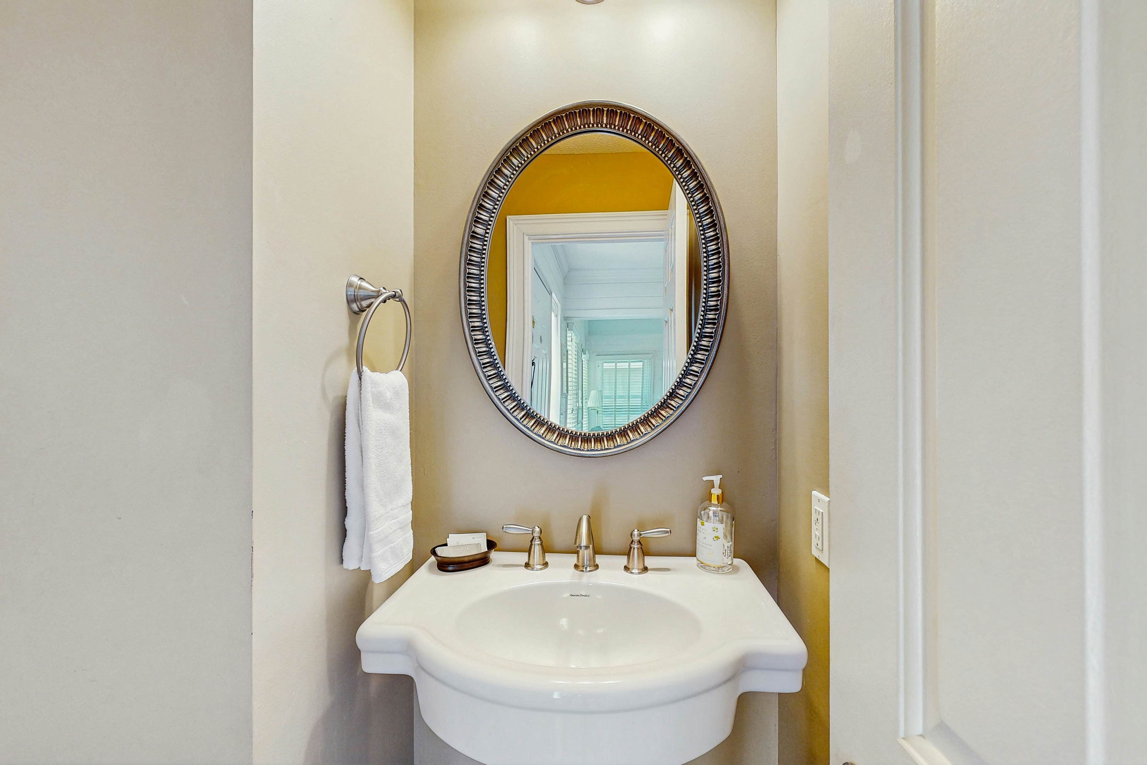 Beautifully decorated cottage steps from the beach with pool & open layout