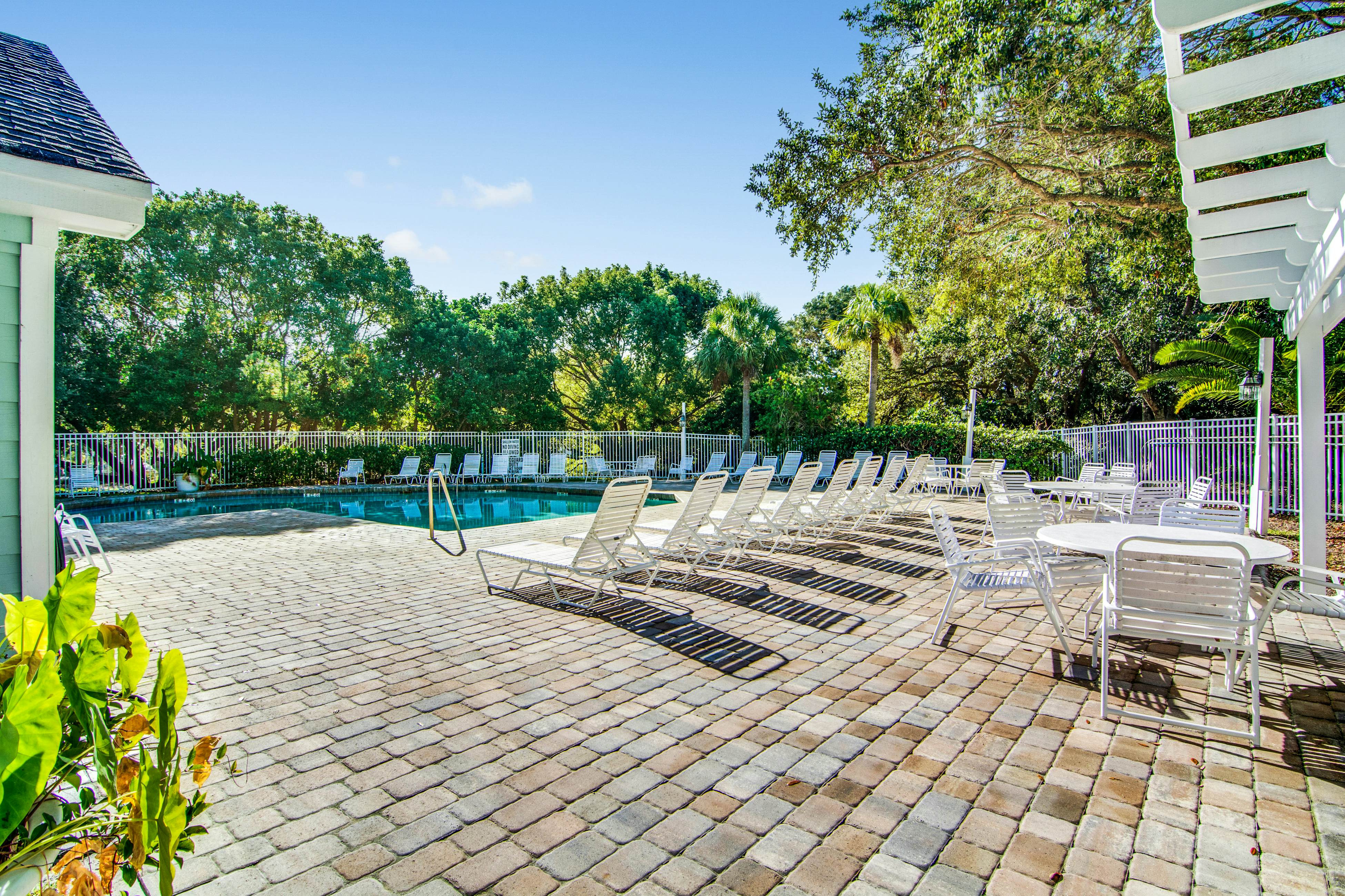 Beautifully decorated cottage steps from the beach with pool & open layout
