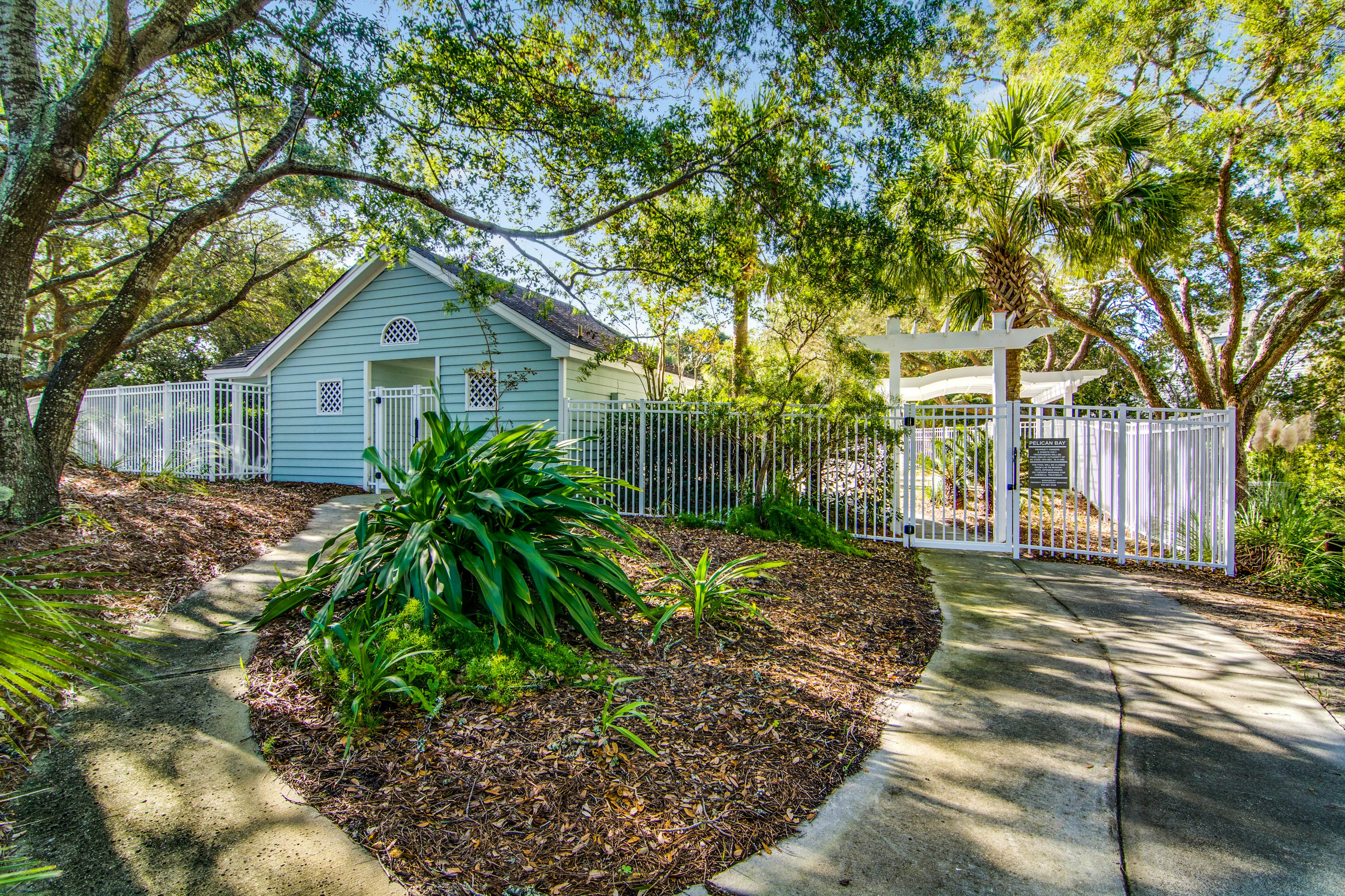 Beautifully decorated cottage steps from the beach with pool & open layout