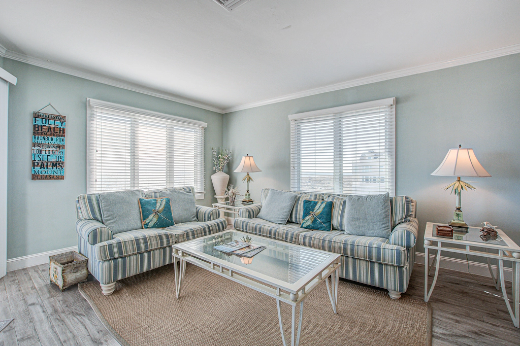 Top-floor Oceanfront Villa with spectacular ocean views - prime location