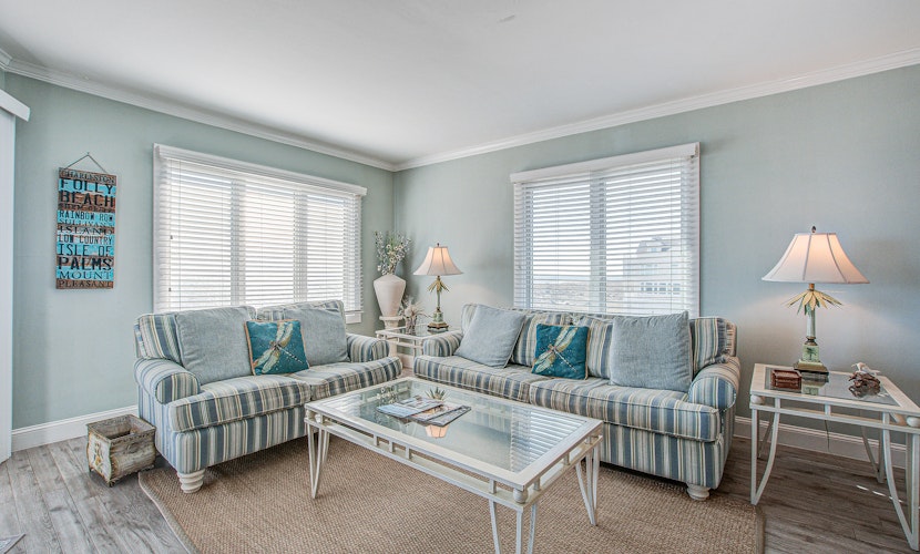 Top-floor Oceanfront Villa with spectacular ocean views - prime location