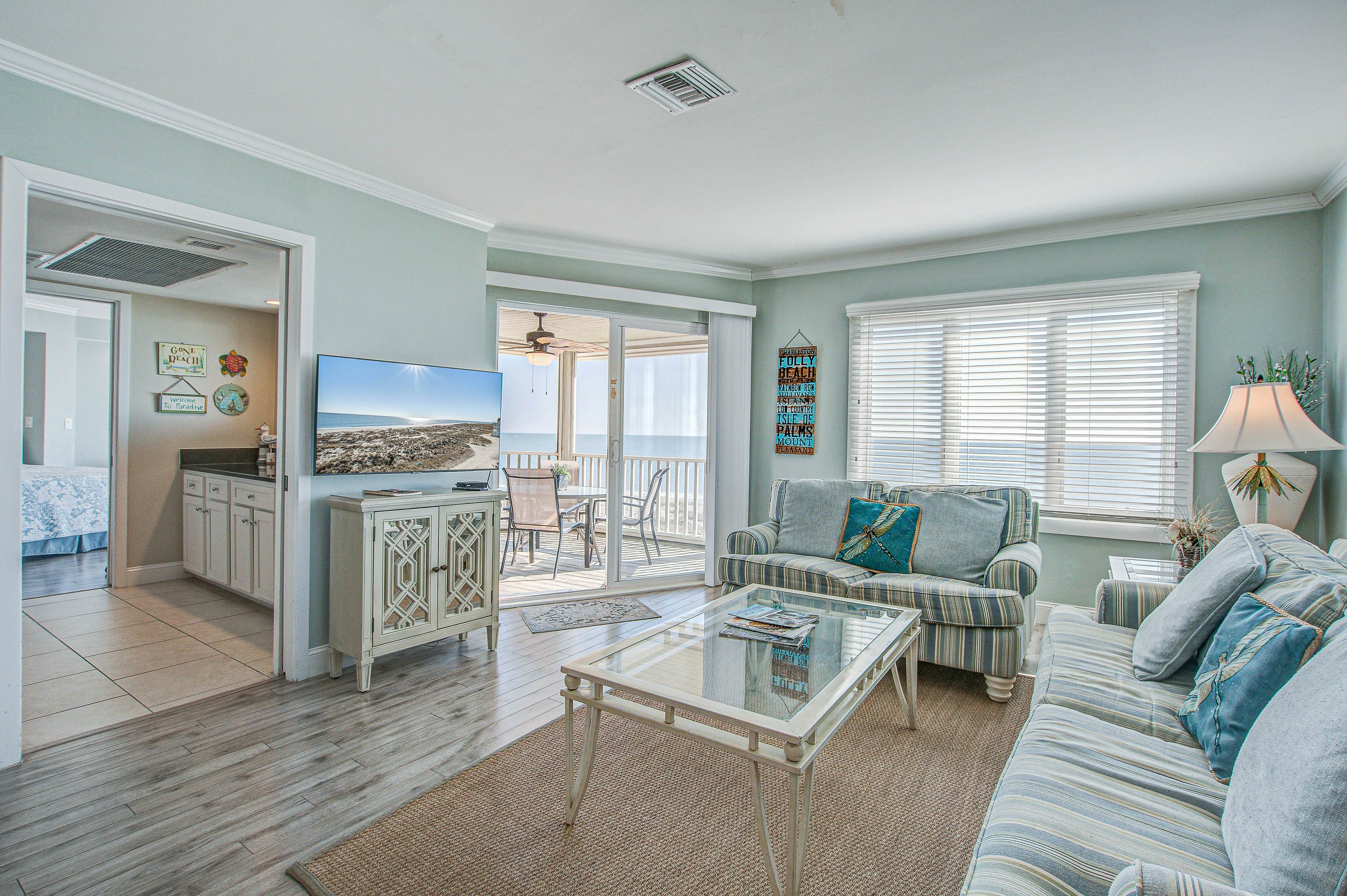 Top-floor Oceanfront Villa with spectacular ocean views - prime location