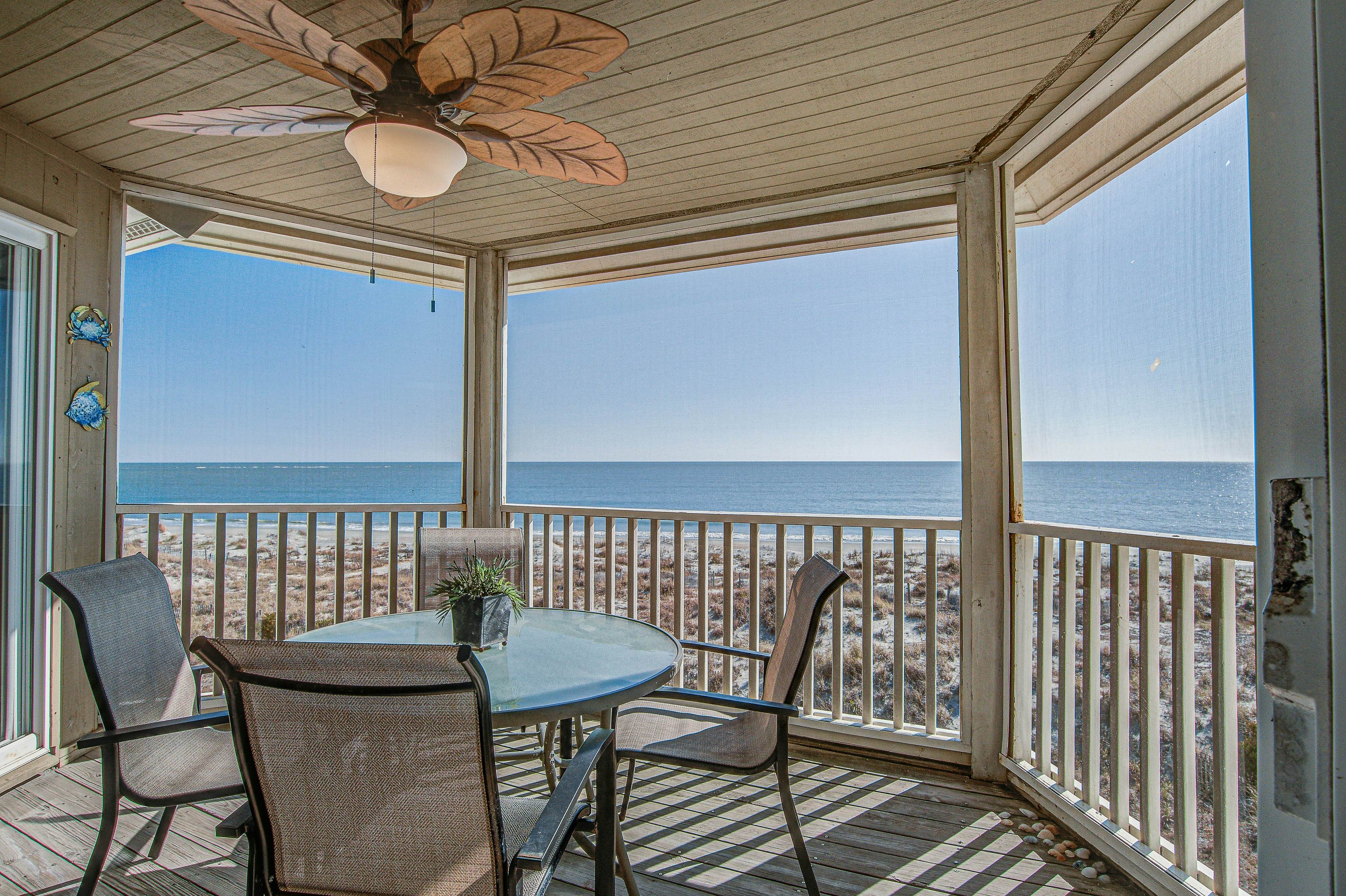 Top-floor Oceanfront Villa with spectacular ocean views - prime location
