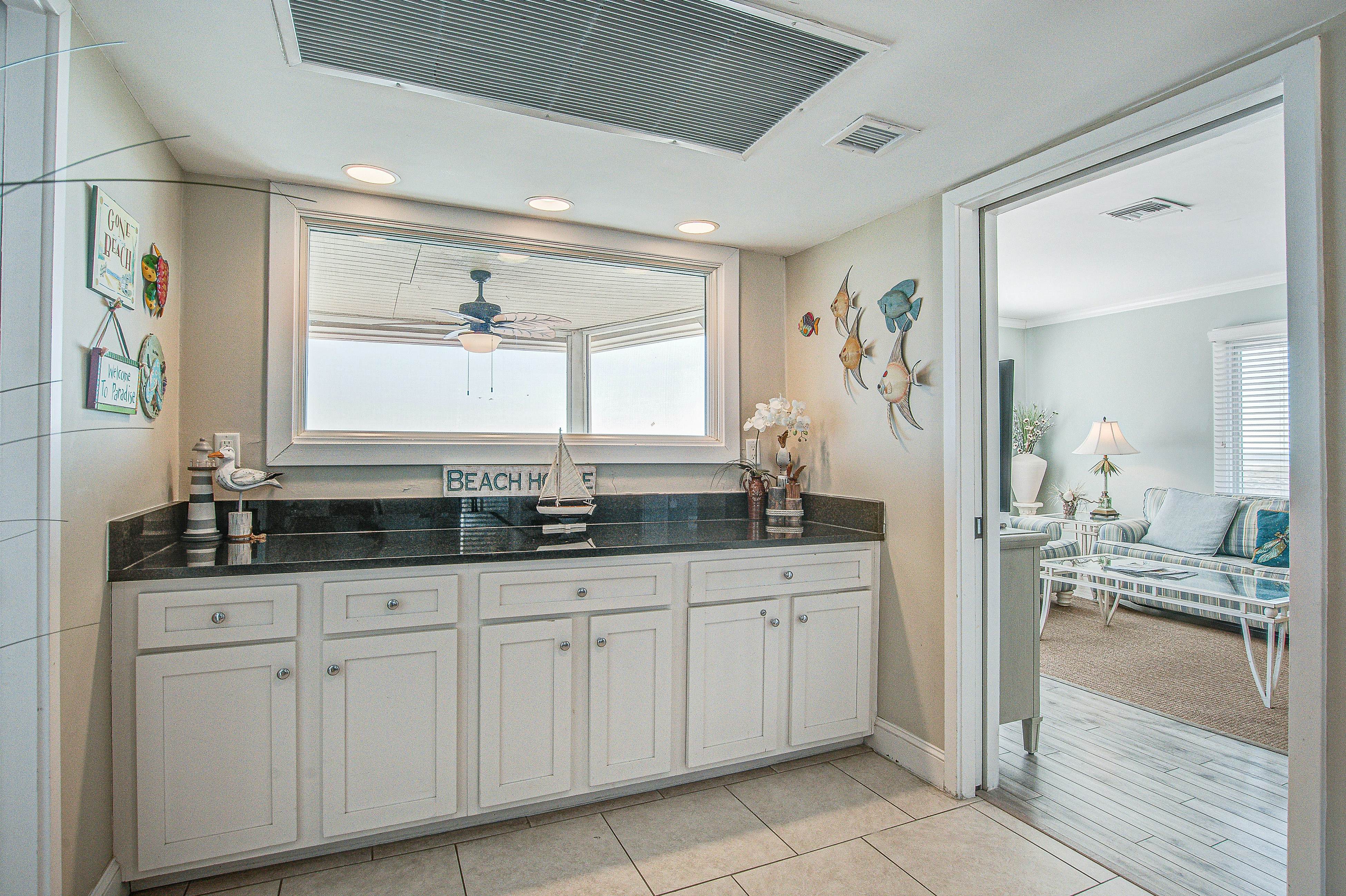 Top-floor Oceanfront Villa with spectacular ocean views - prime location