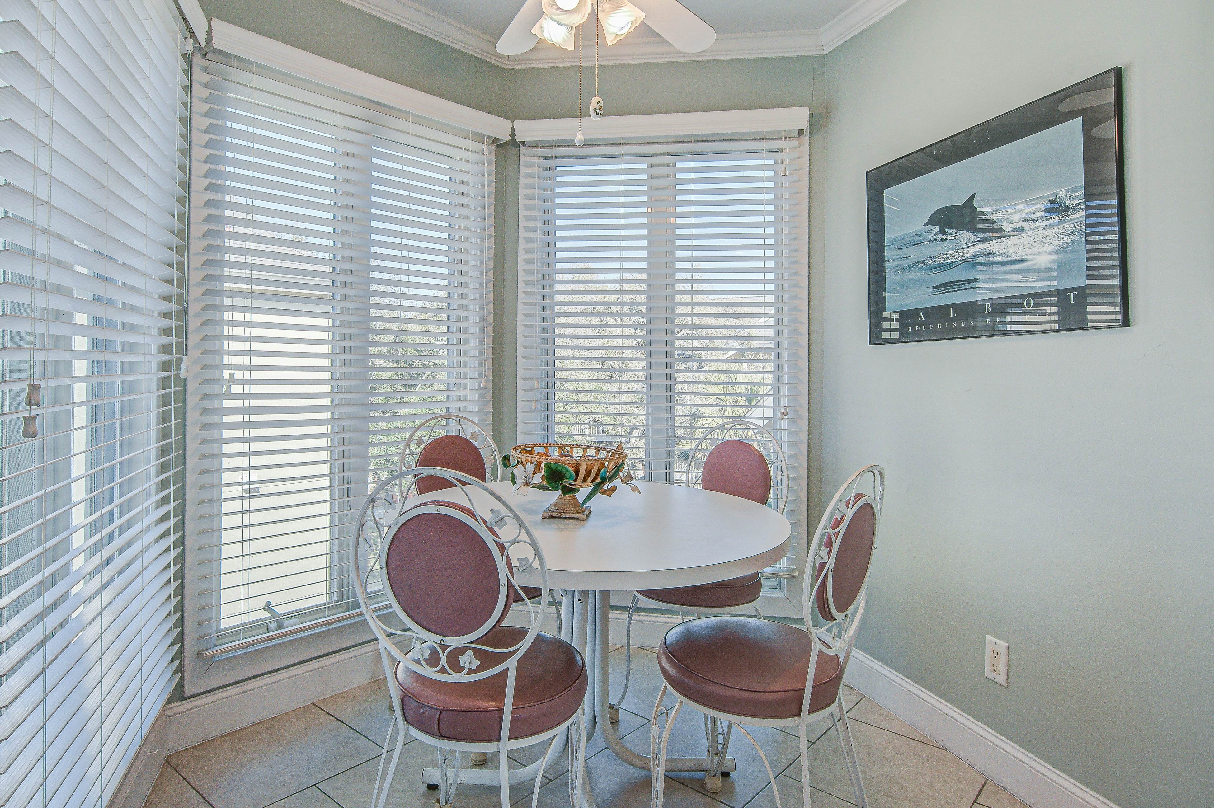 Top-floor Oceanfront Villa with spectacular ocean views - prime location