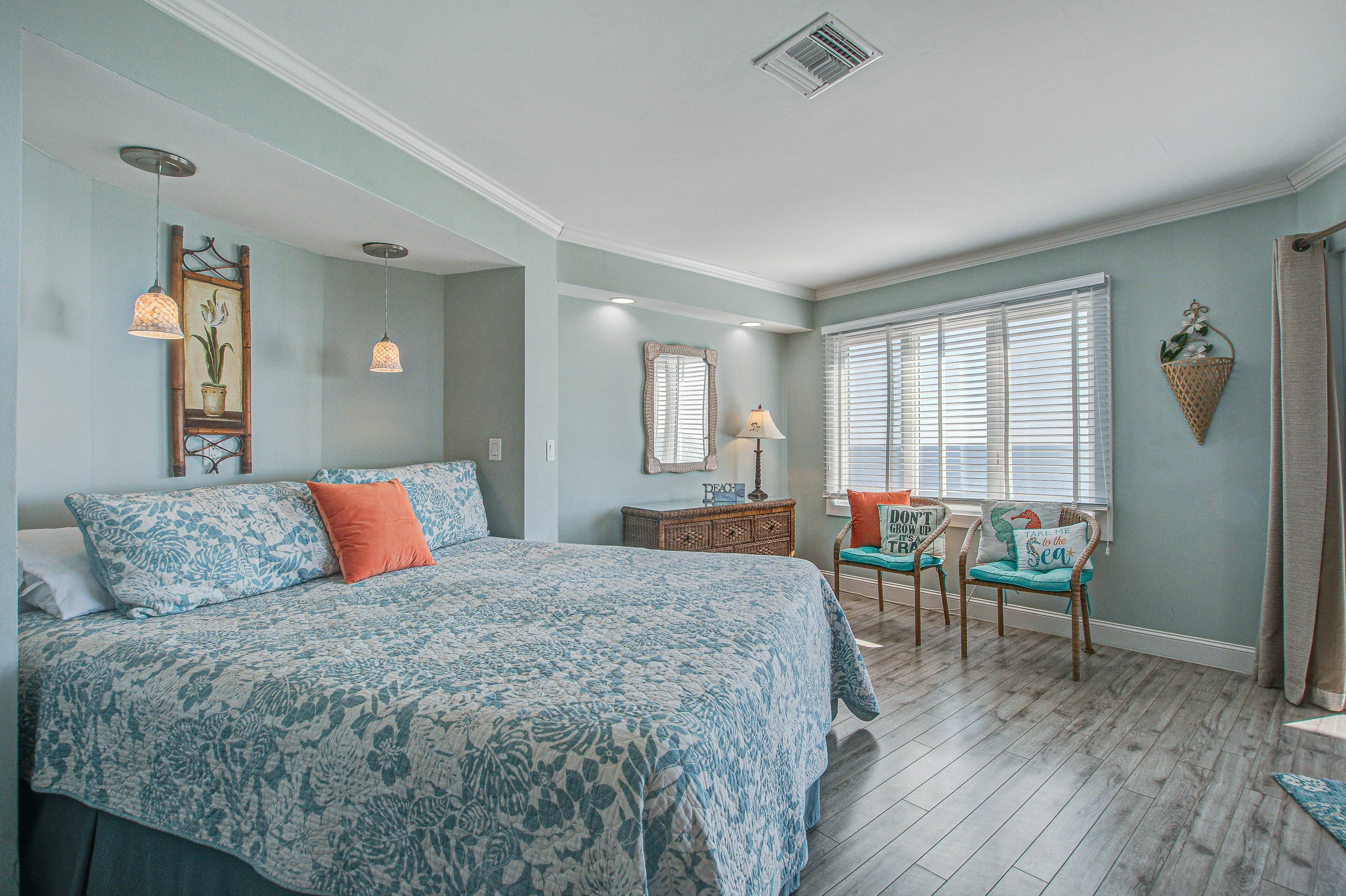 Top-floor Oceanfront Villa with spectacular ocean views - prime location